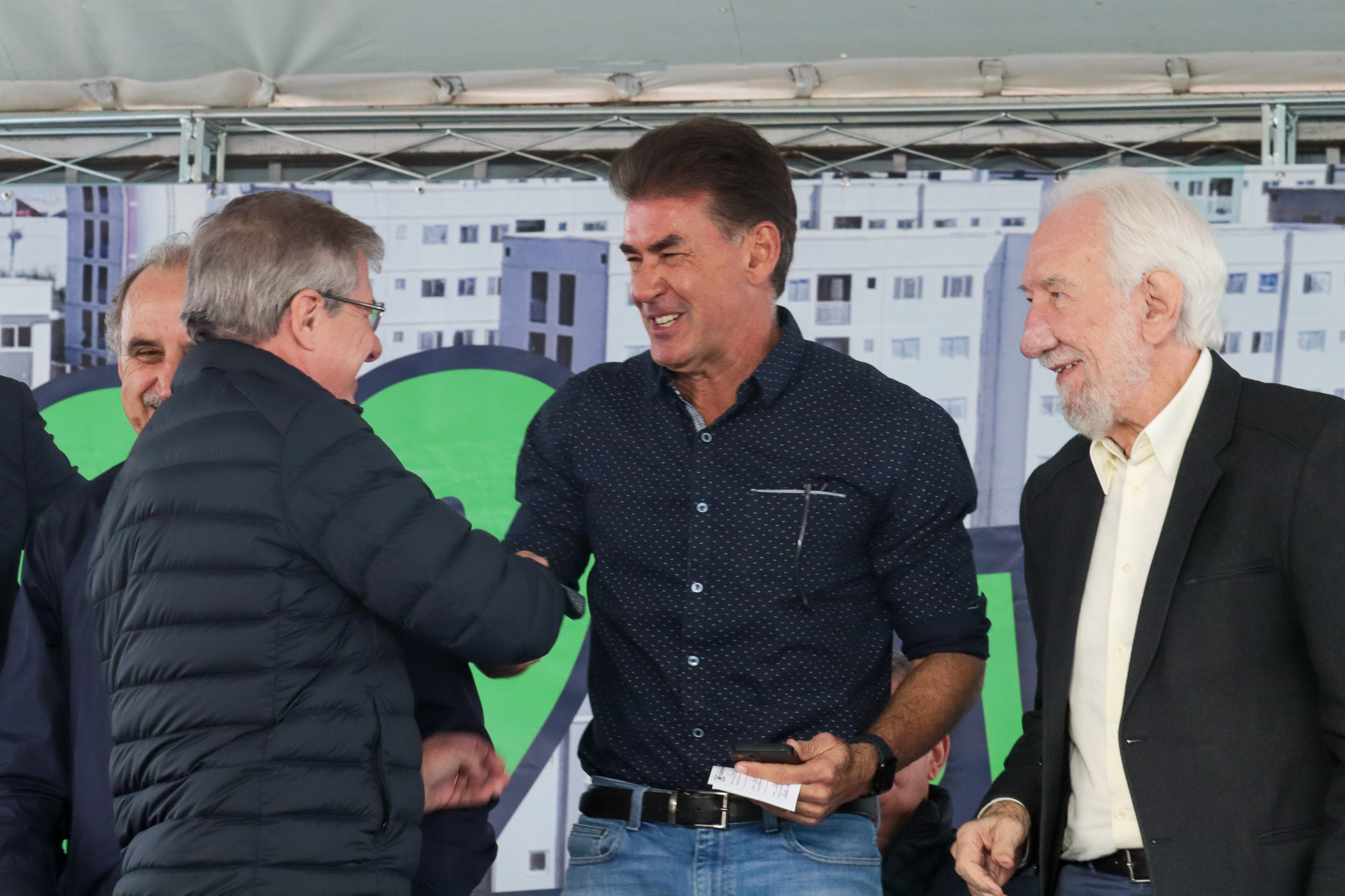 Casa Fácil Paraná: com apoio do Estado, famílias de Cascavel recebem chaves