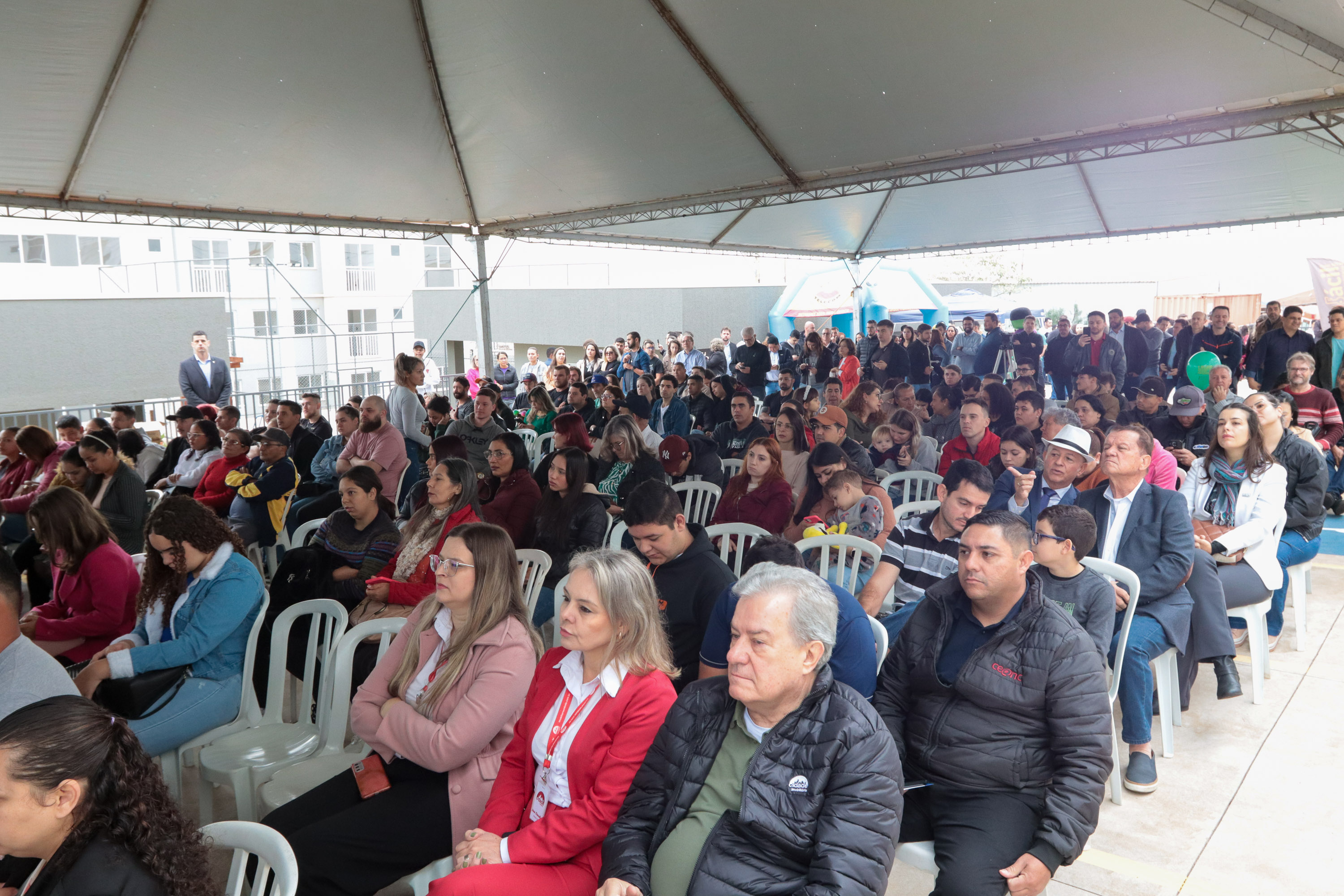 Casa Fácil Paraná: com apoio do Estado, famílias de Cascavel recebem chaves