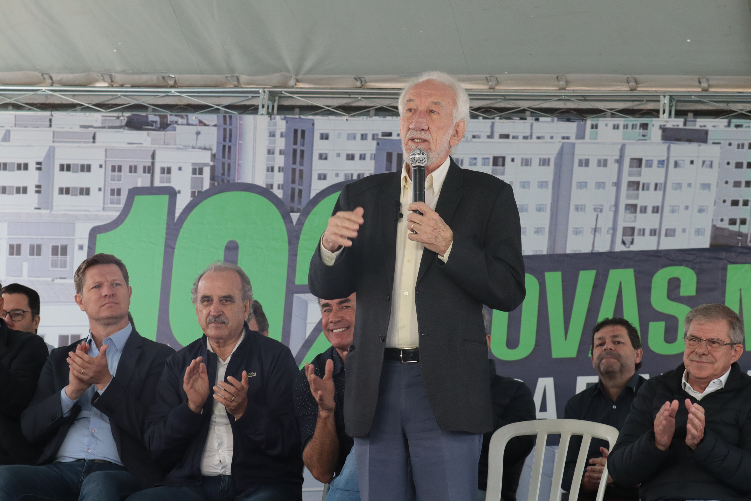 Casa Fácil Paraná: com apoio do Estado, famílias de Cascavel recebem chaves