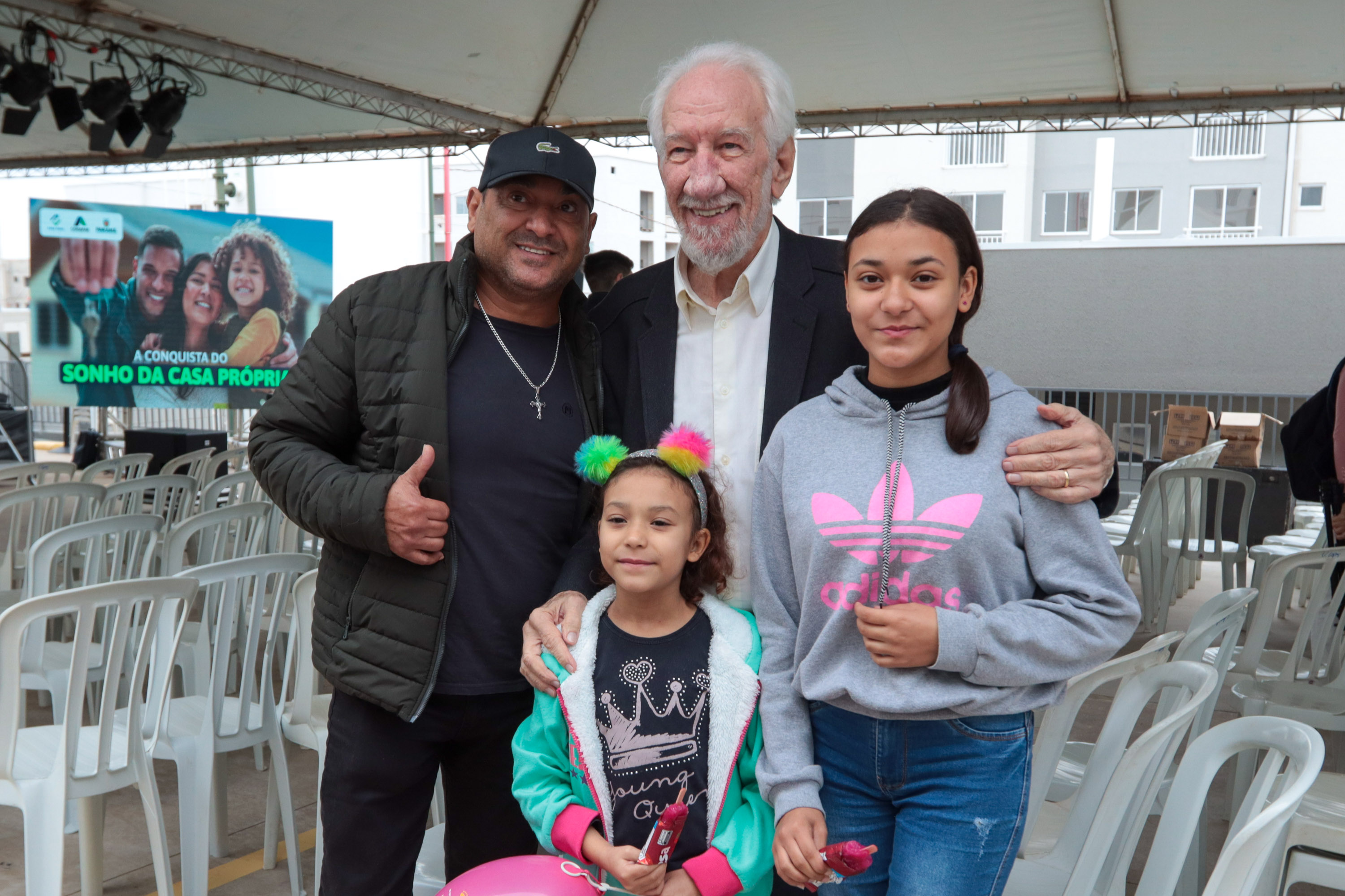 Casa Fácil Paraná: com apoio do Estado, famílias de Cascavel recebem chaves