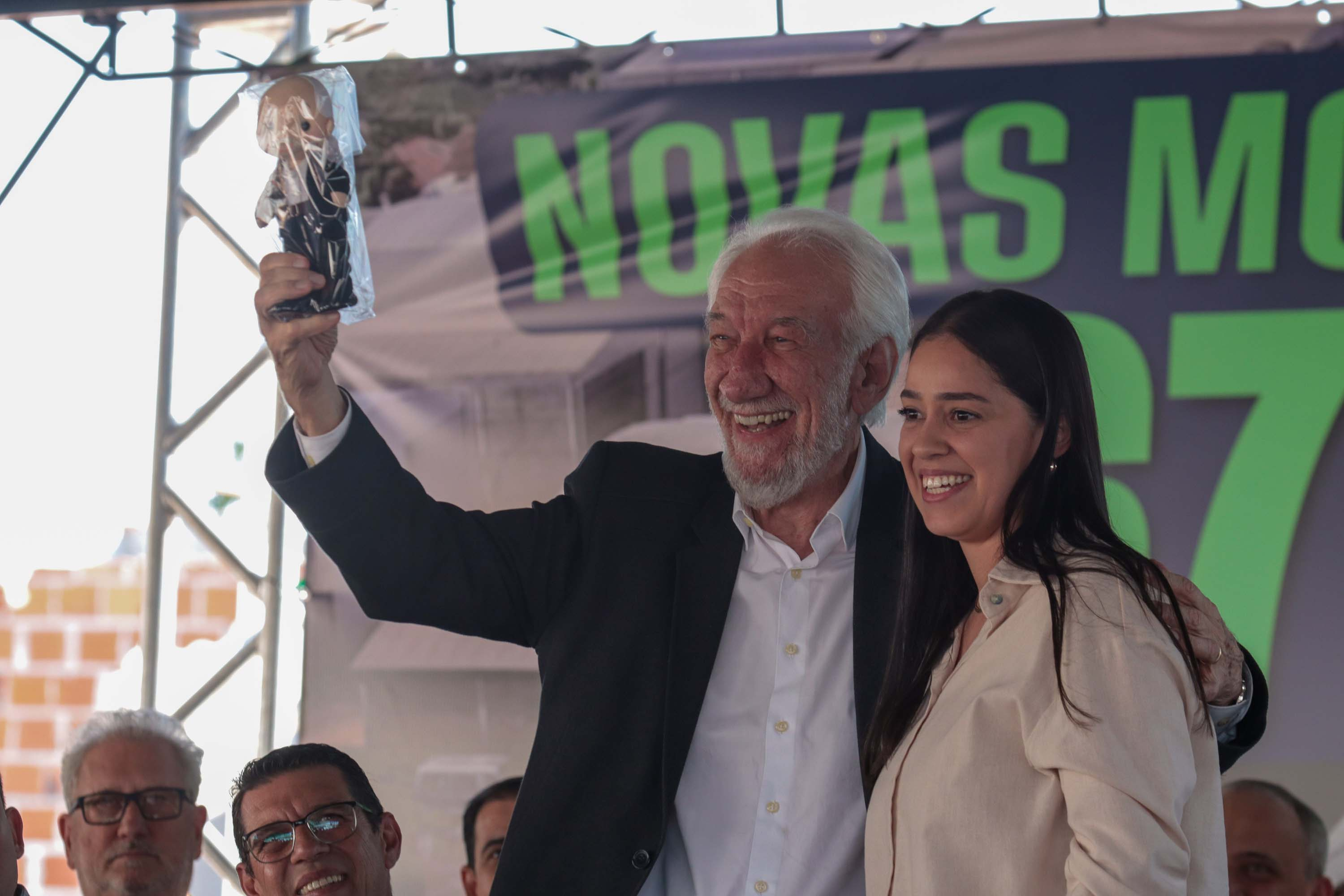 Com apoio do Estado, chaves da casa própria são entregues a famílias de Japurá