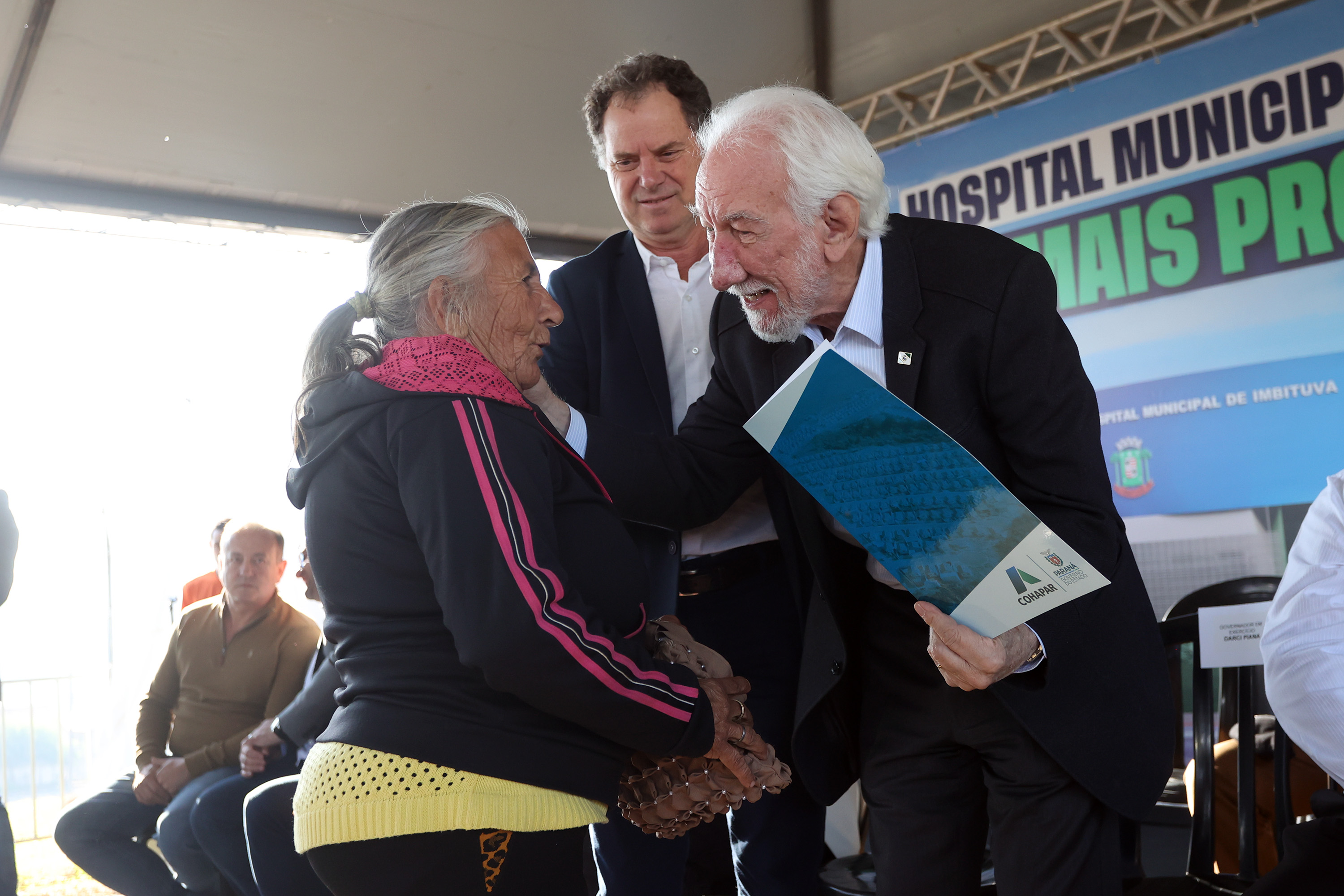 Estado libera R$ 12 milhões para 1º hospital de Imbituva e entrega matrículas de 171 casas