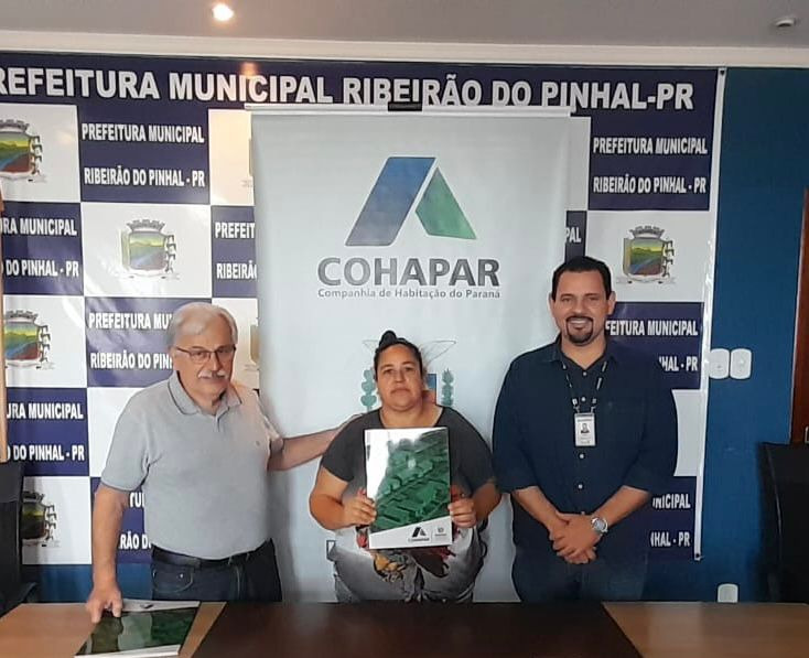 Cohapar entrega 257 títulos de regularização fundiária em Douradina, Ribeirão do Pinhal e Turvo