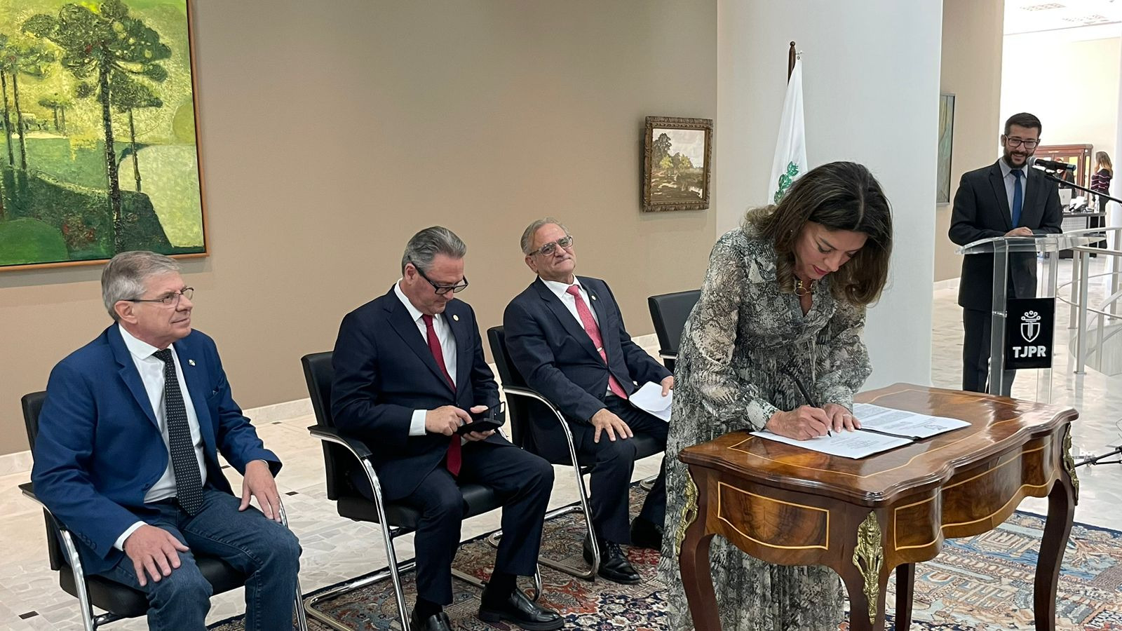 Cohapar e Tribunal de Justiça assinam termo para promover regularização fundiária no Estado