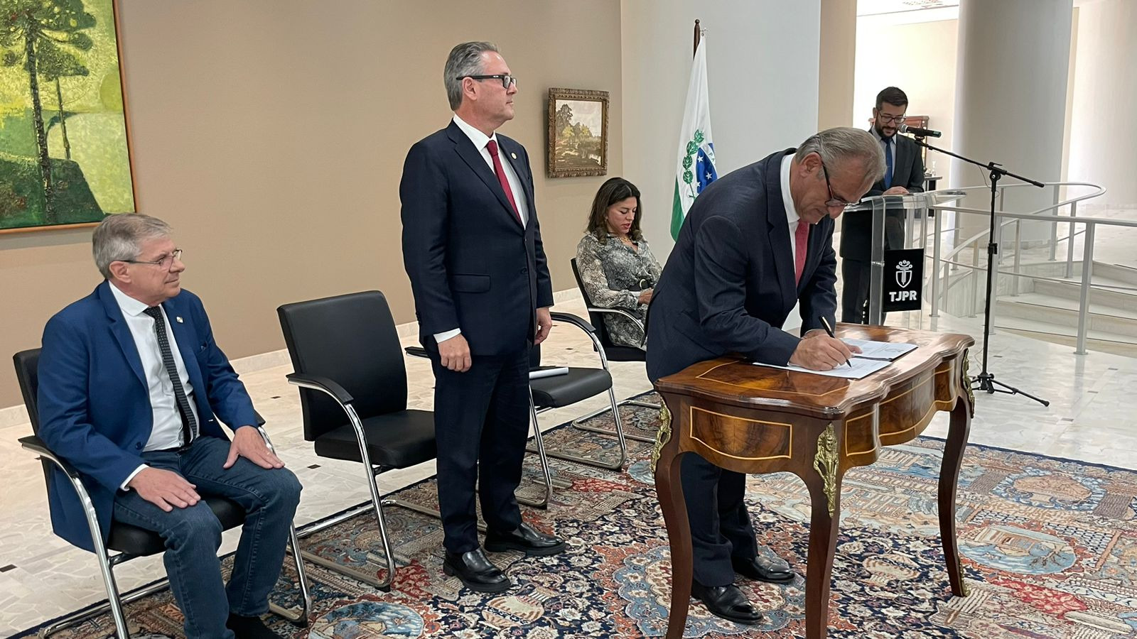 Cohapar e Tribunal de Justiça assinam termo para promover regularização fundiária no Estado