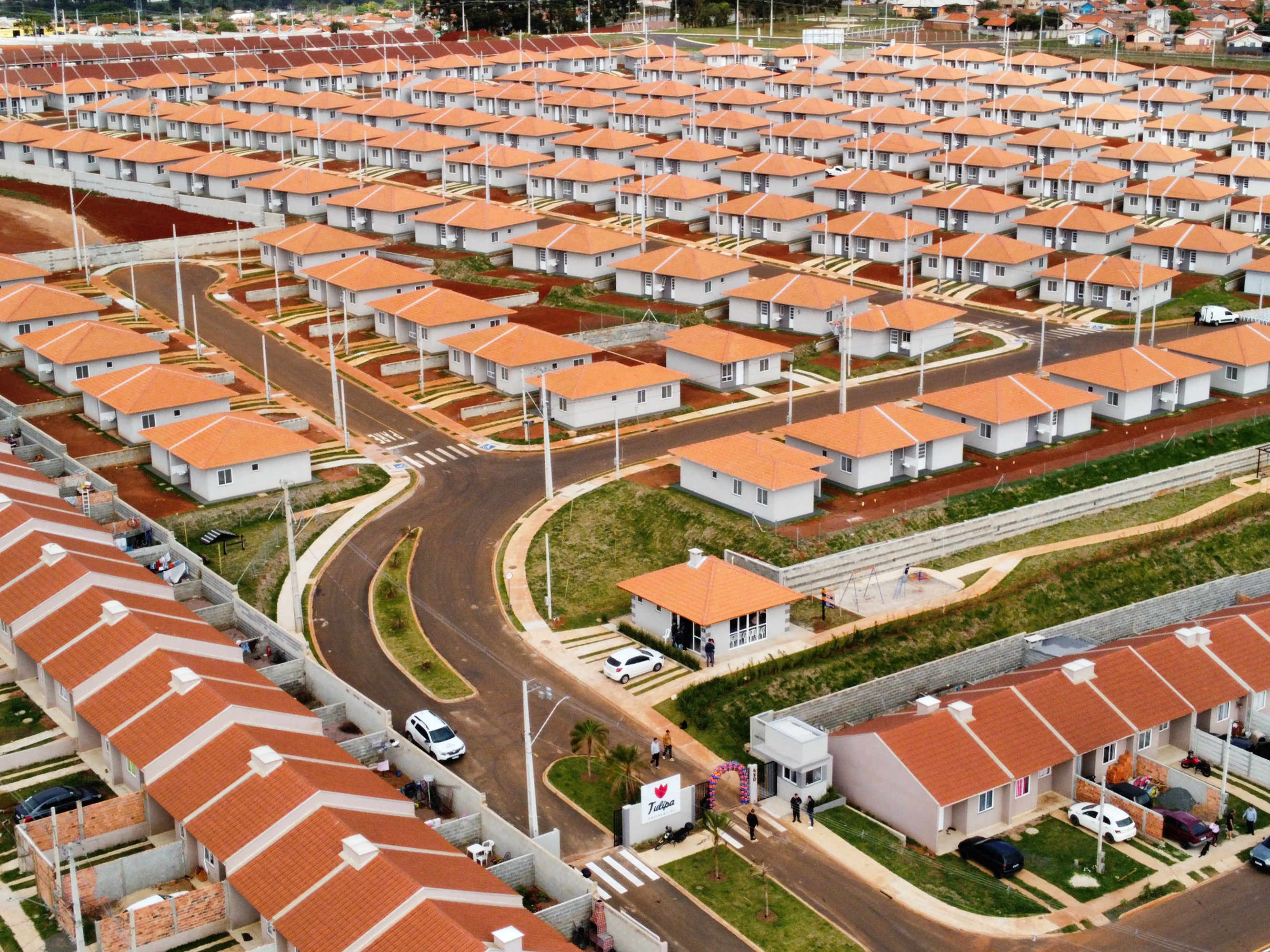 Casa Fácil Paraná: Darci Piana entrega casas para 292 famílias de Ponta Grossa