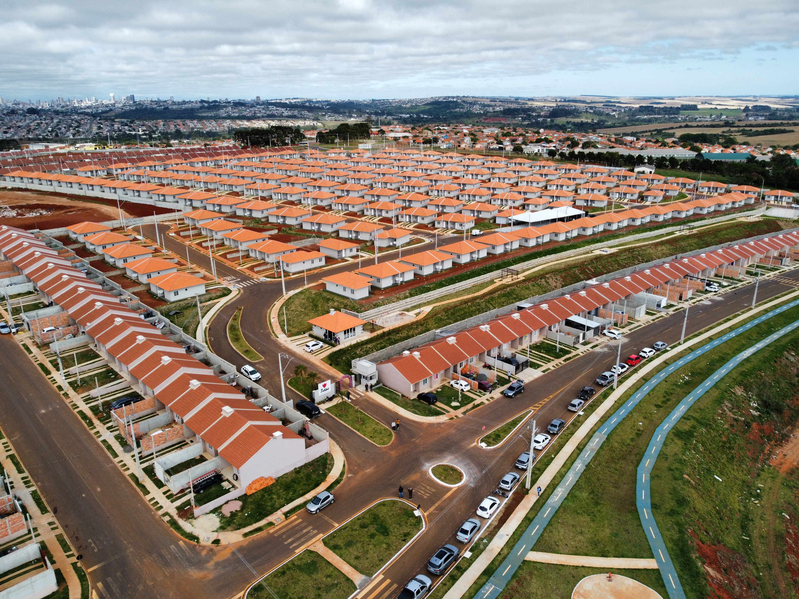 Casa Fácil Paraná: Darci Piana entrega casas para 292 famílias de Ponta Grossa