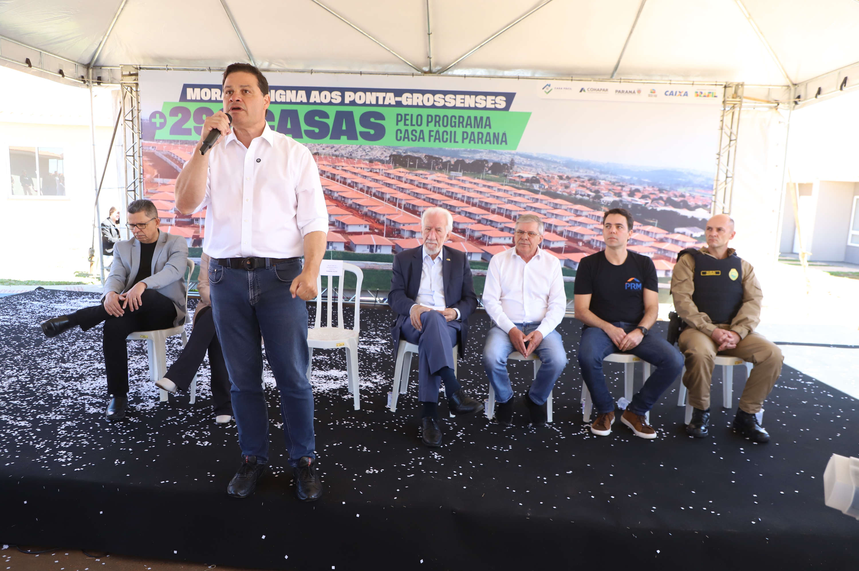 Casa Fácil Paraná: Darci Piana entrega casas para 292 famílias de Ponta Grossa