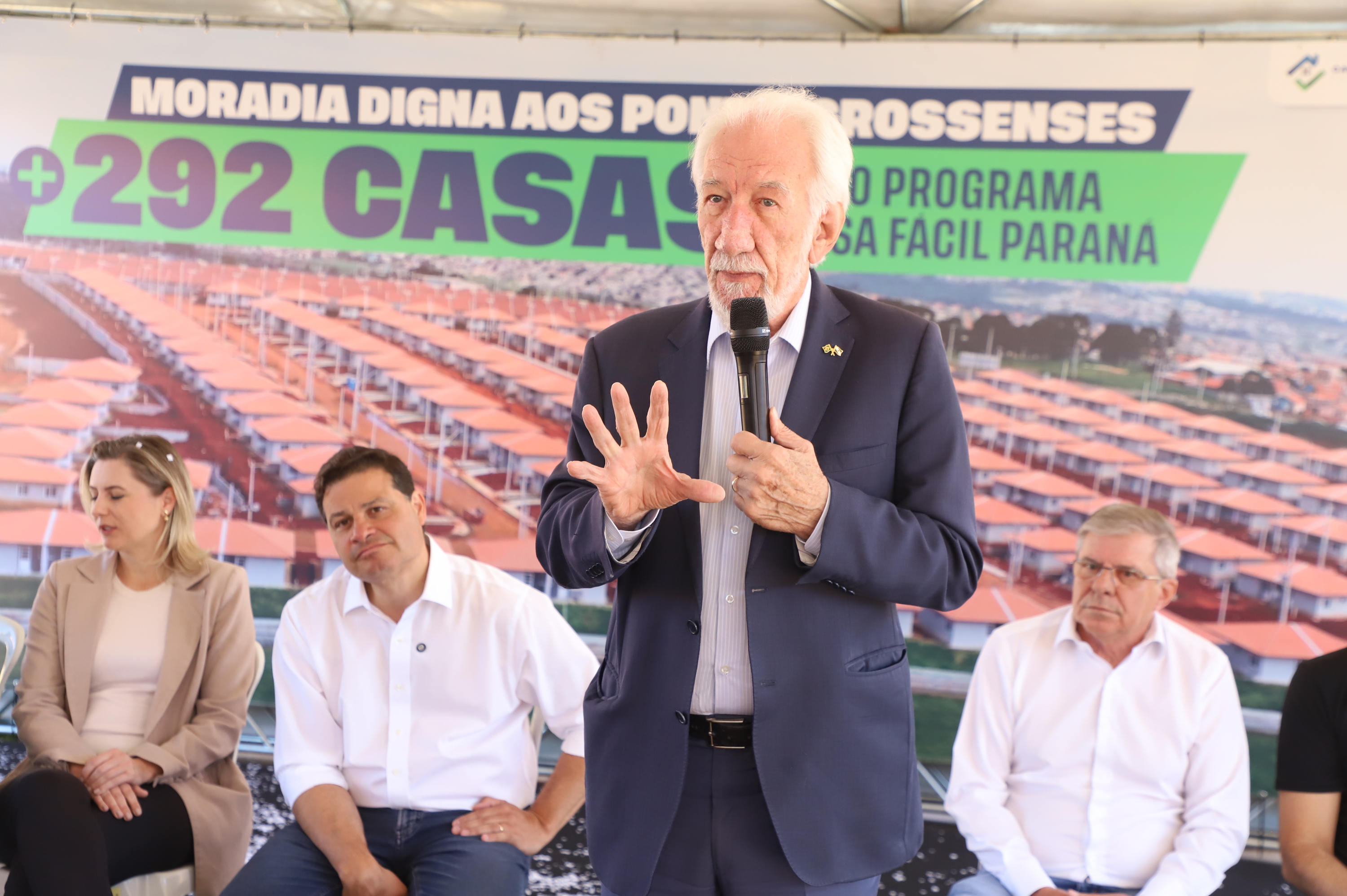 Casa Fácil Paraná: Darci Piana entrega casas para 292 famílias de Ponta Grossa