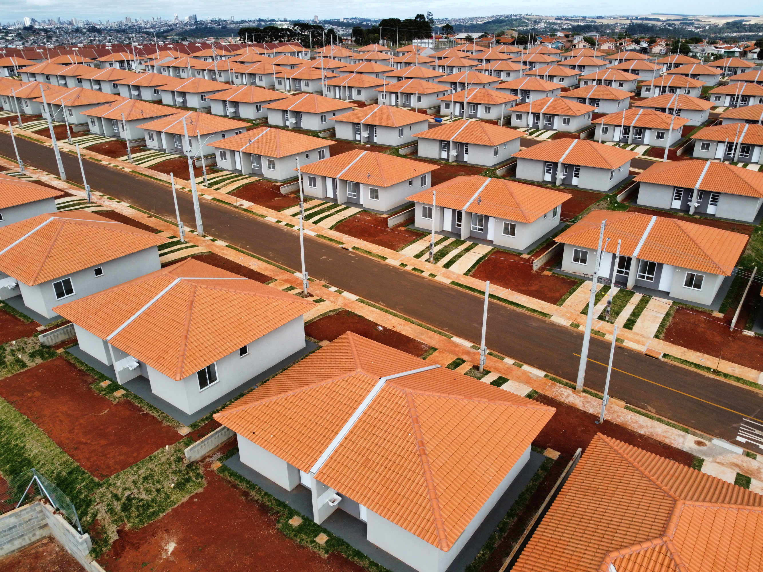 Casa Fácil Paraná: Darci Piana entrega casas para 292 famílias de Ponta Grossa