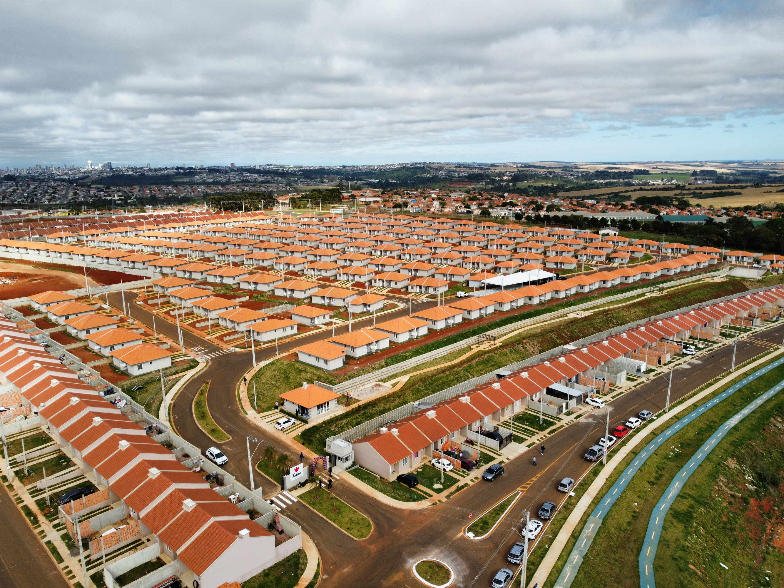 Casa Fácil Paraná: Darci Piana entrega casas para 292 famílias de Ponta Grossa