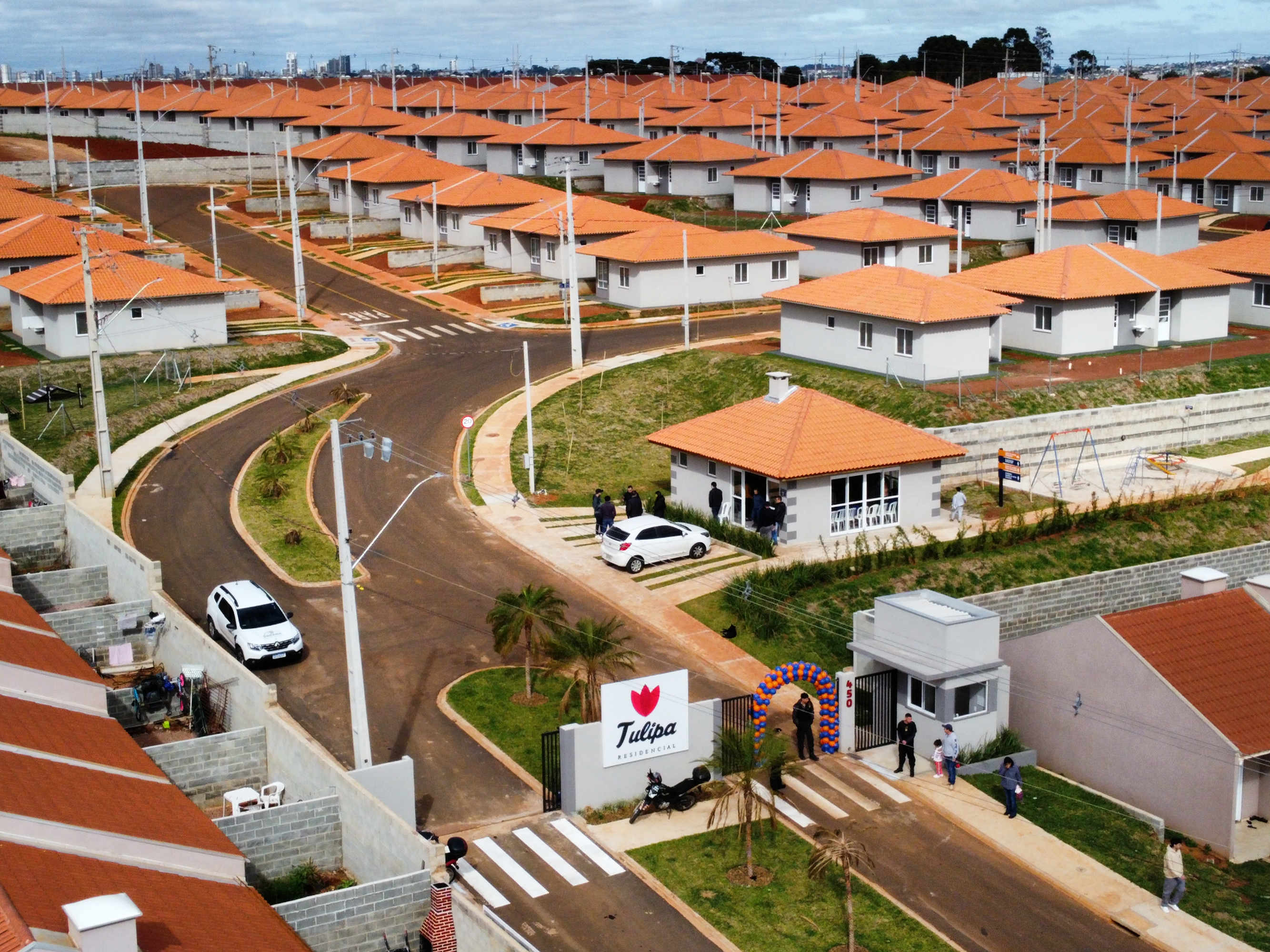 Casa Fácil Paraná: Darci Piana entrega casas para 292 famílias de Ponta Grossa