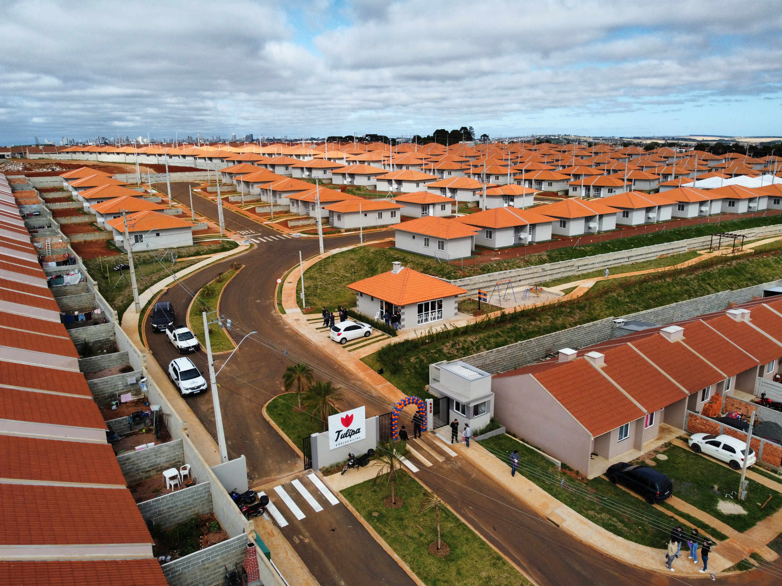 Casa Fácil Paraná: Darci Piana entrega casas para 292 famílias de Ponta Grossa