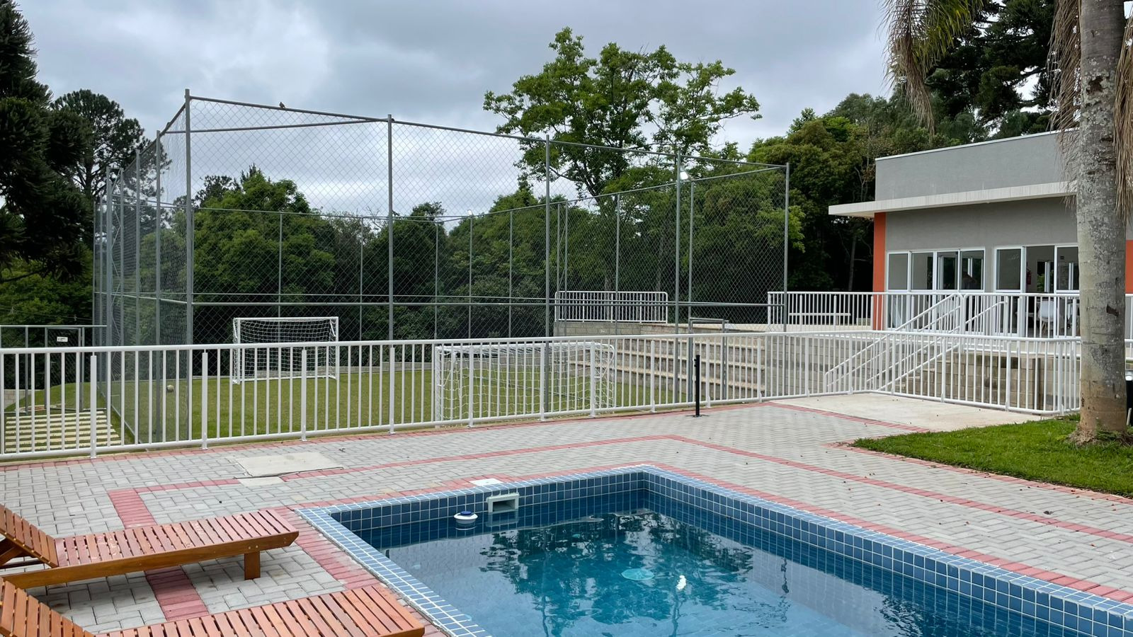 Cohapar entrega residencial com 184 casas e apartamentos em Curitiba