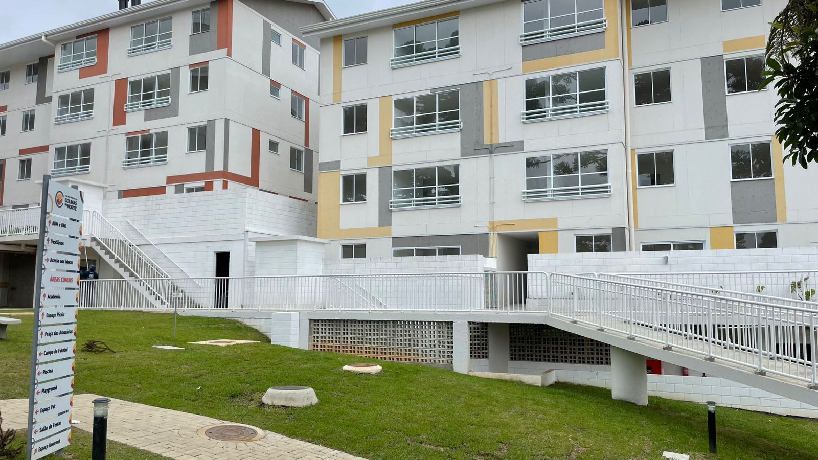 Cohapar entrega residencial com 184 casas e apartamentos em Curitiba