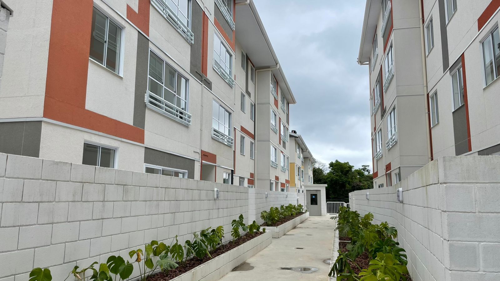 Cohapar entrega residencial com 184 casas e apartamentos em Curitiba