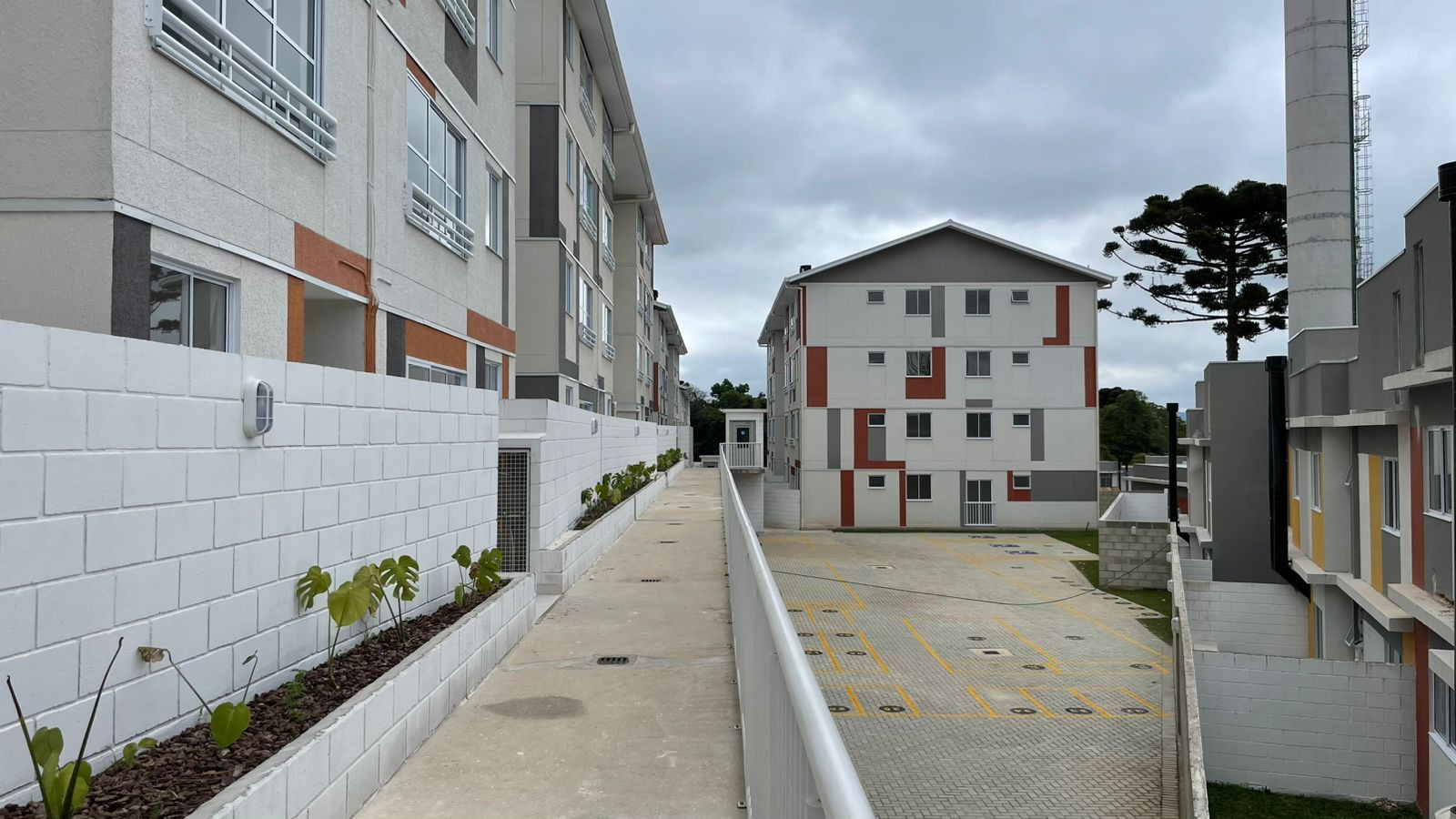 Cohapar entrega residencial com 184 casas e apartamentos em Curitiba