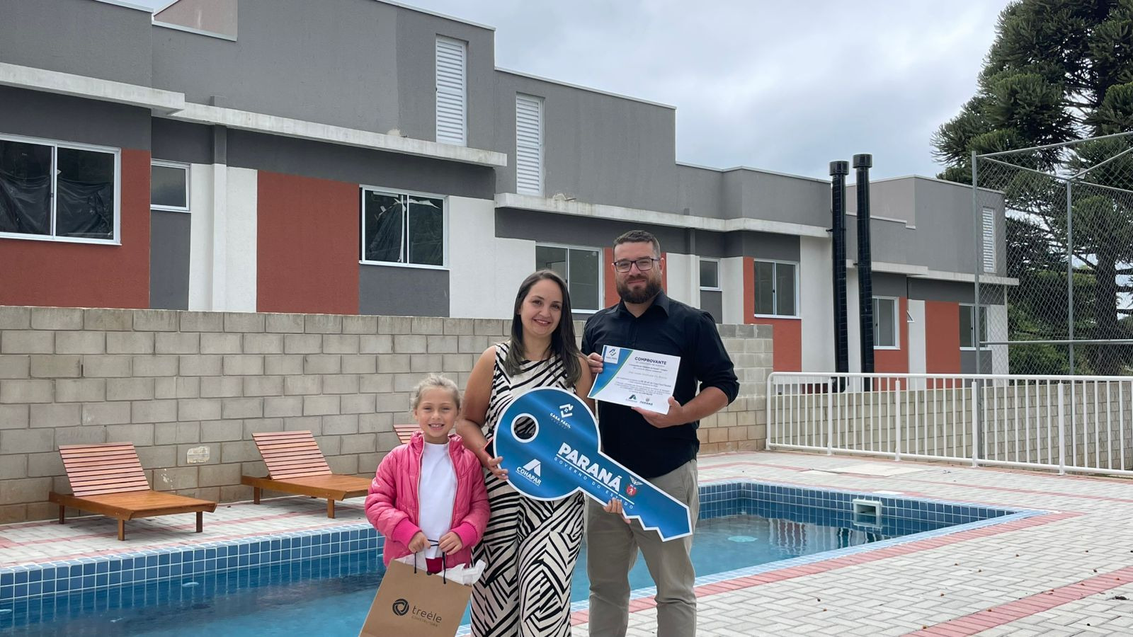 Cohapar entrega residencial com 184 casas e apartamentos em Curitiba