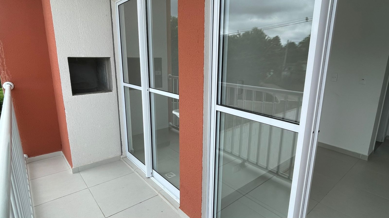 Cohapar entrega residencial com 184 casas e apartamentos em Curitiba