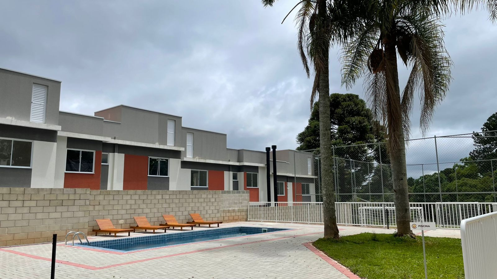 Cohapar entrega residencial com 184 casas e apartamentos em Curitiba