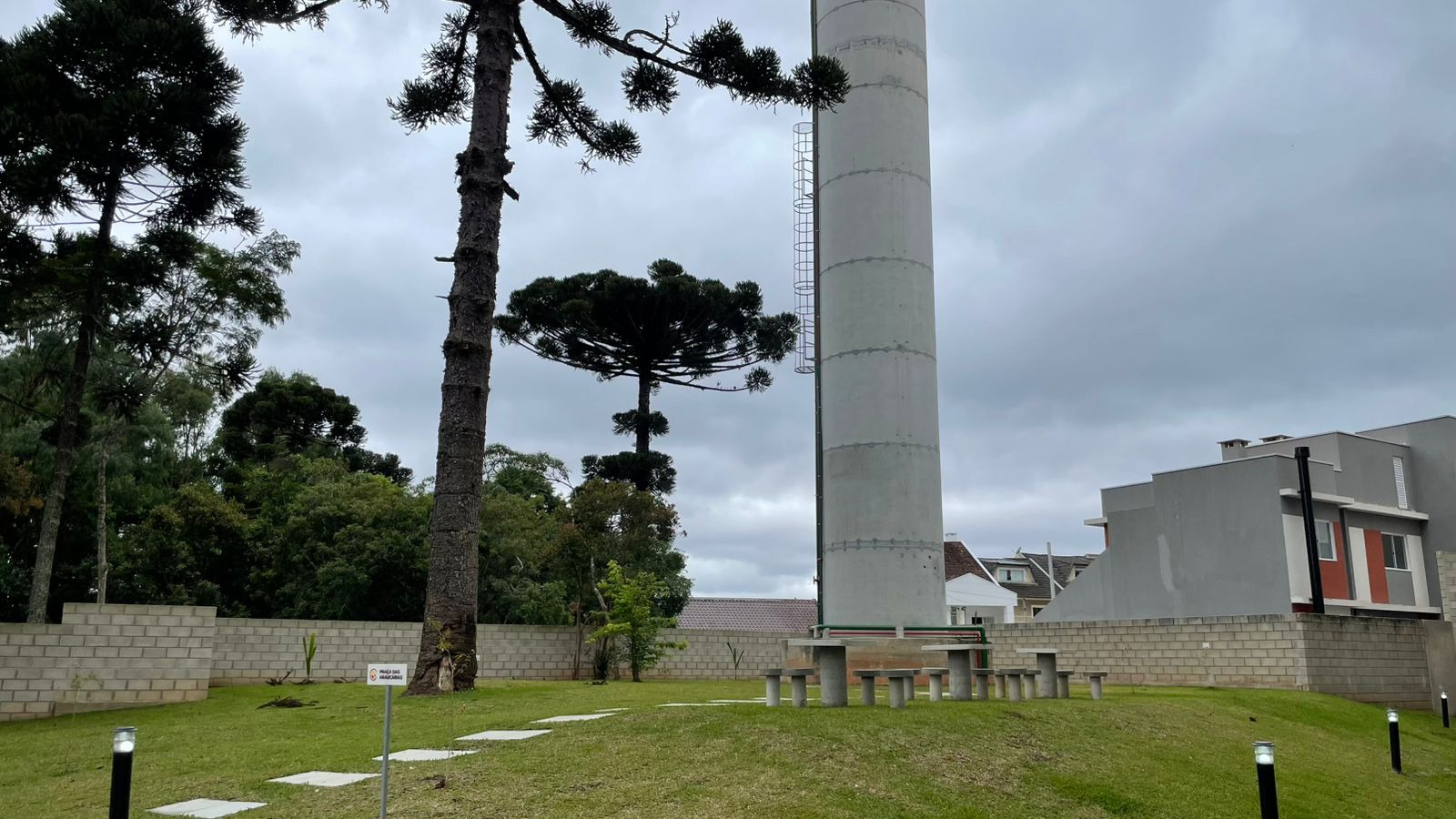 Cohapar entrega residencial com 184 casas e apartamentos em Curitiba