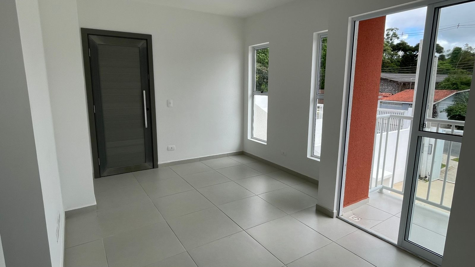 Cohapar entrega residencial com 184 casas e apartamentos em Curitiba