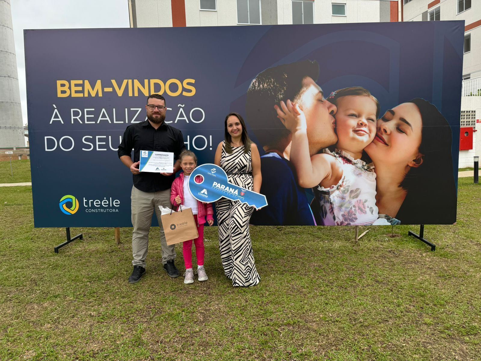 Cohapar entrega residencial com 184 casas e apartamentos em Curitiba