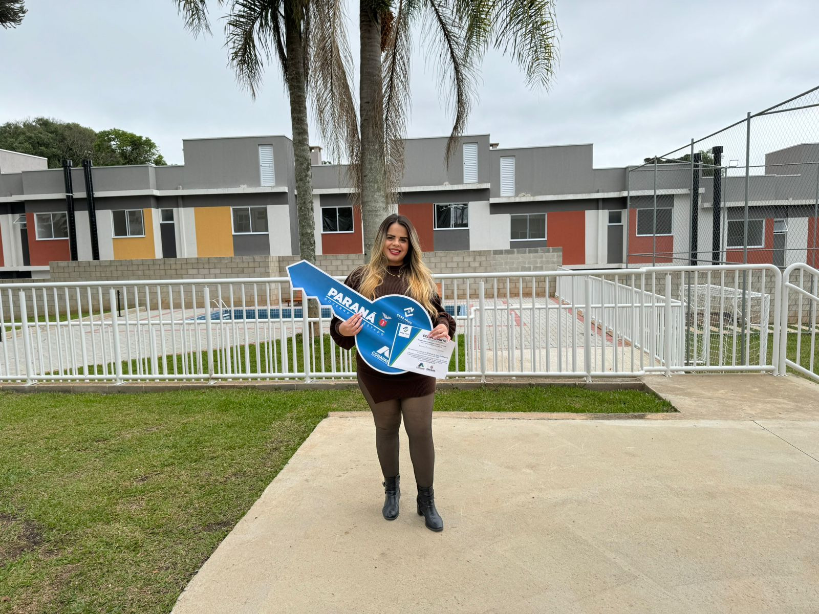 Cohapar entrega residencial com 184 casas e apartamentos em Curitiba