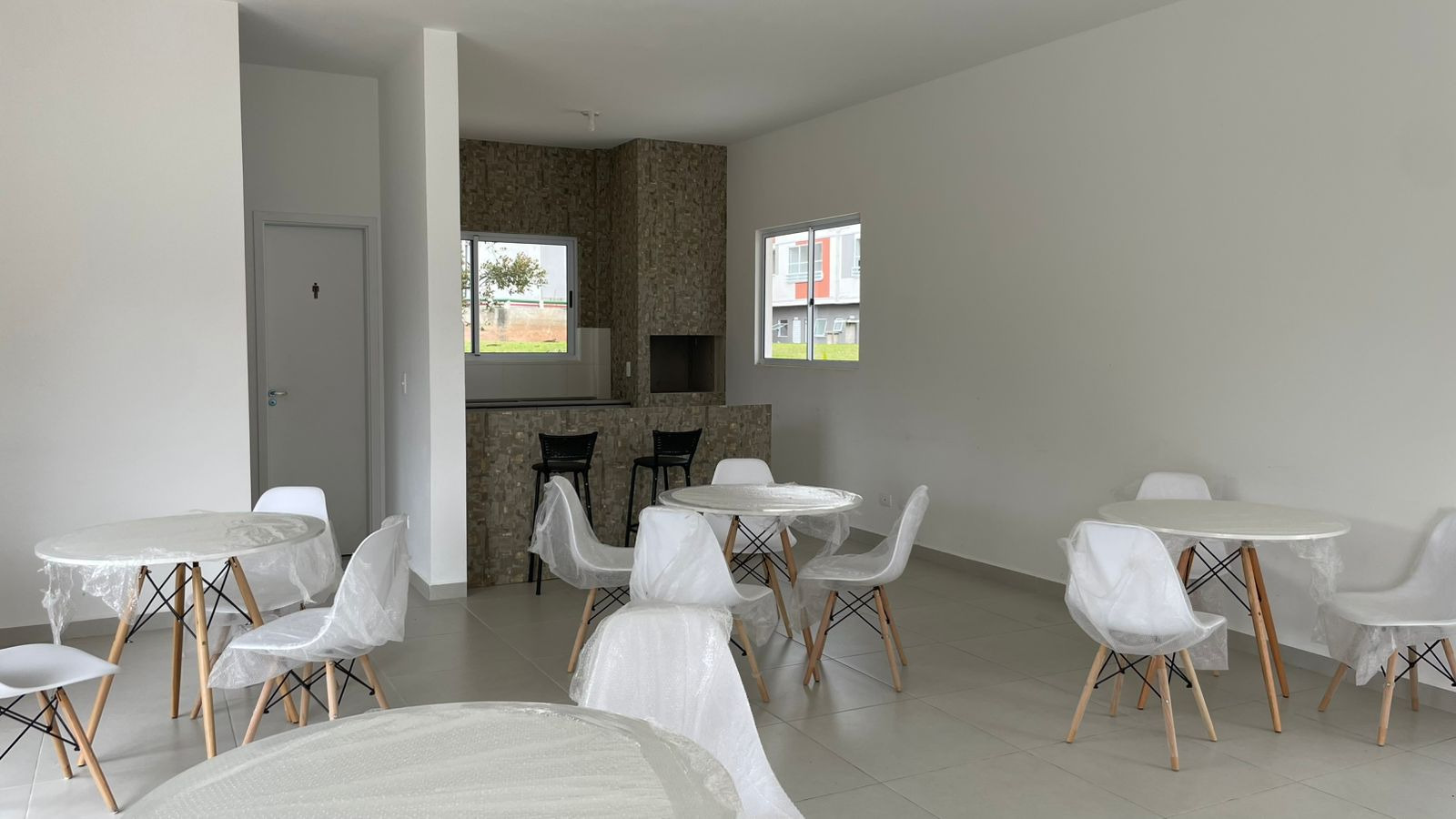 Cohapar entrega residencial com 184 casas e apartamentos em Curitiba