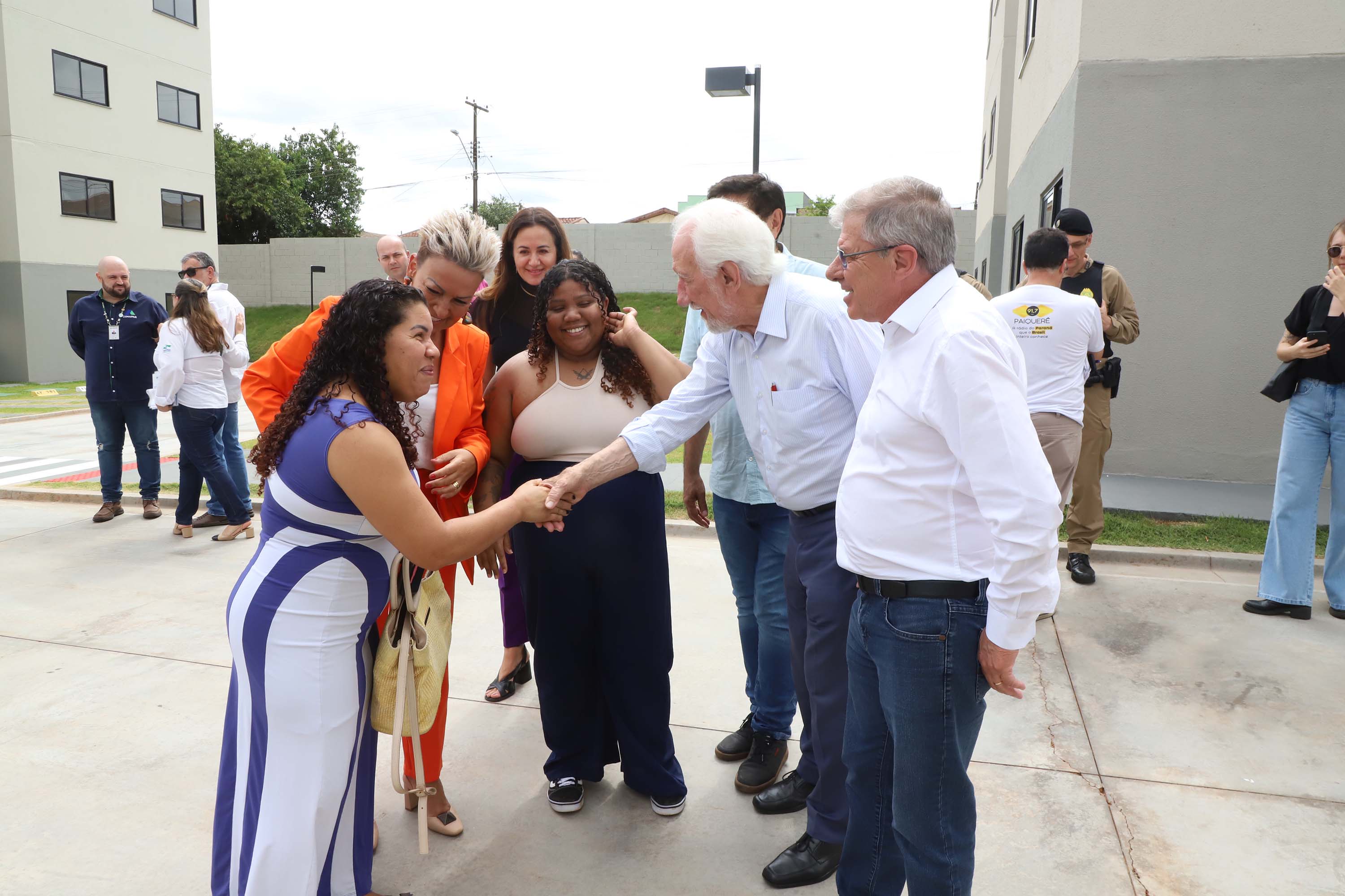Programa Casa Fácil: vice-governador entrega residencial com 240 unidades em Londrina
