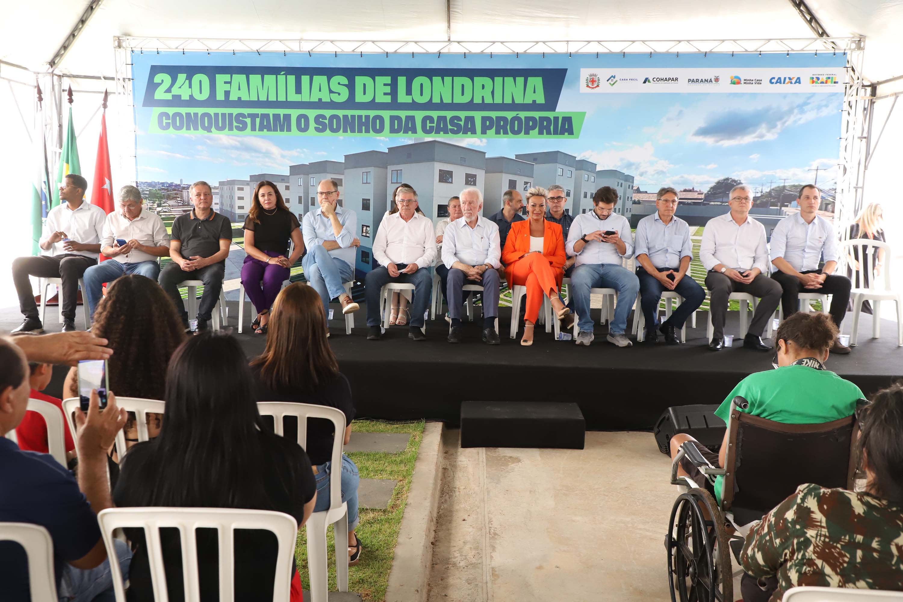 Programa Casa Fácil: vice-governador entrega residencial com 240 unidades em Londrina