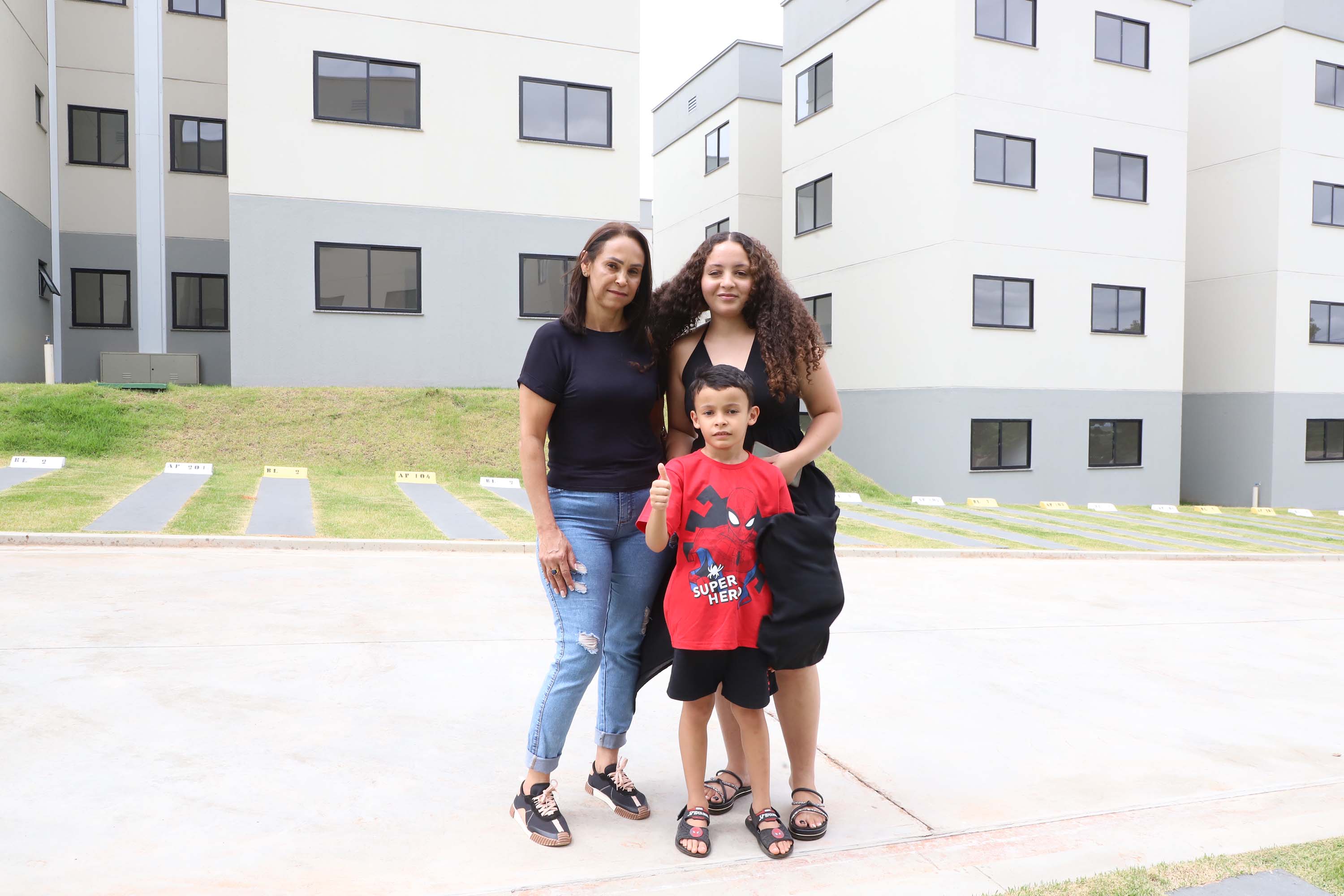 Programa Casa Fácil: vice-governador entrega residencial com 240 unidades em Londrina