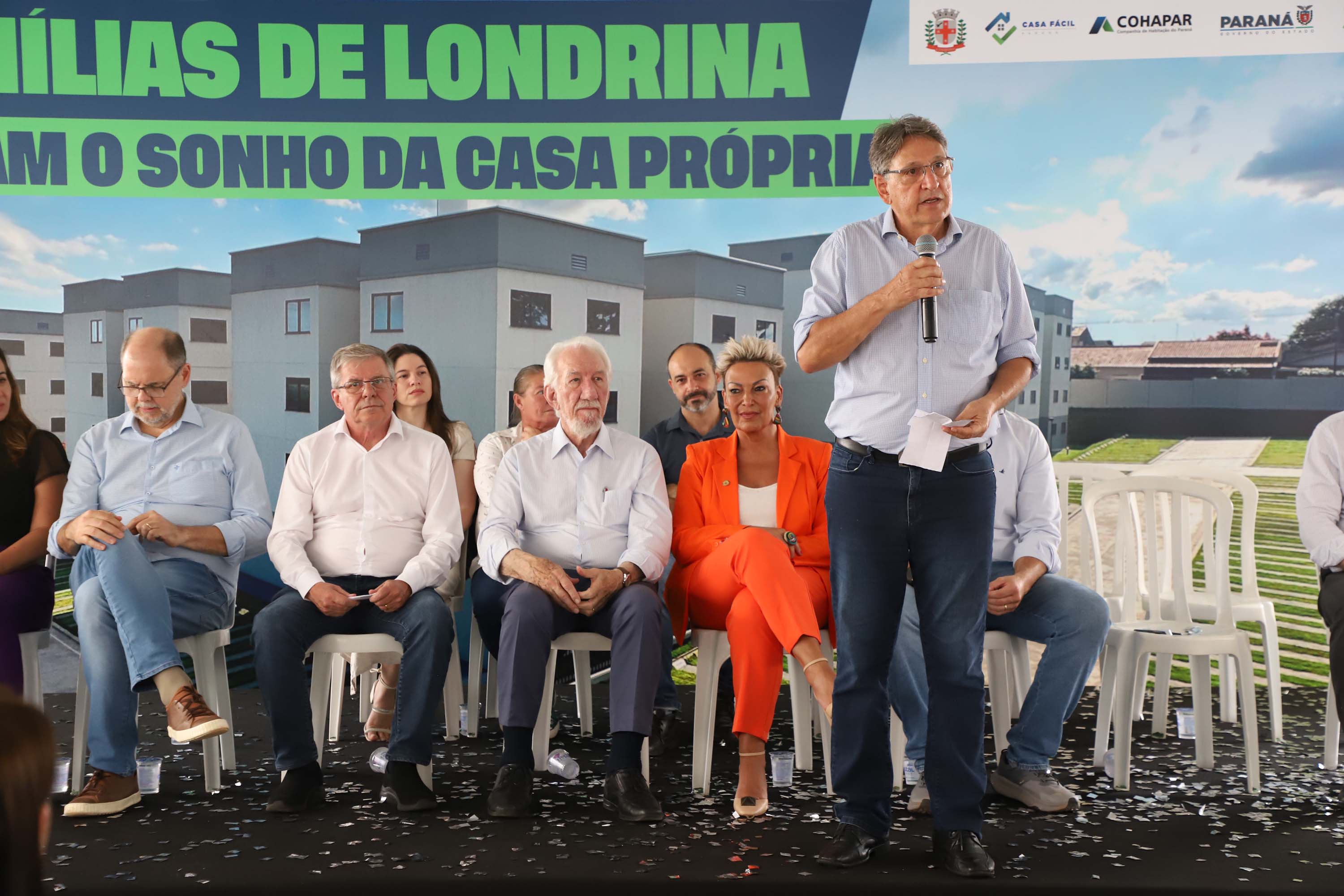Programa Casa Fácil: vice-governador entrega residencial com 240 unidades em Londrina