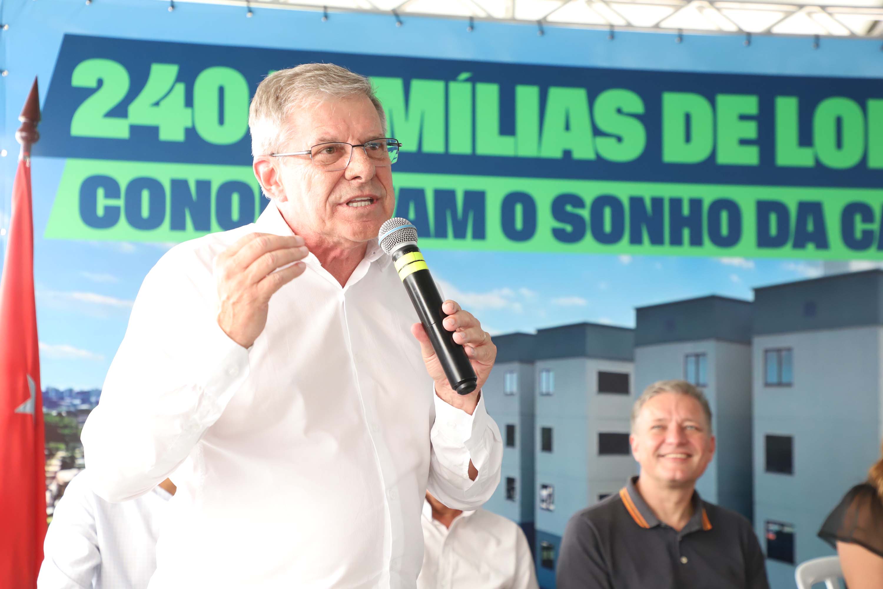 Programa Casa Fácil: vice-governador entrega residencial com 240 unidades em Londrina