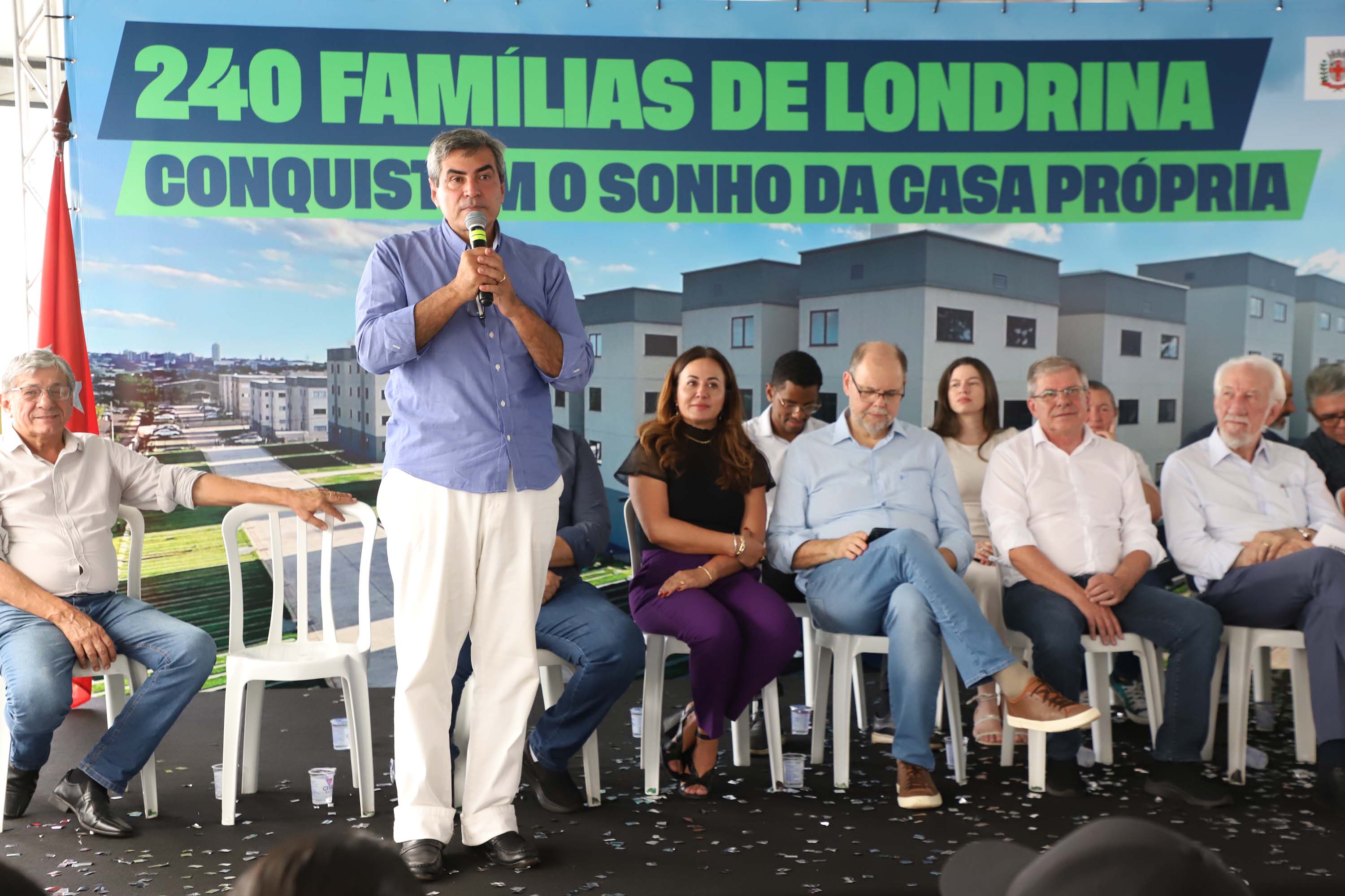 Programa Casa Fácil: vice-governador entrega residencial com 240 unidades em Londrina