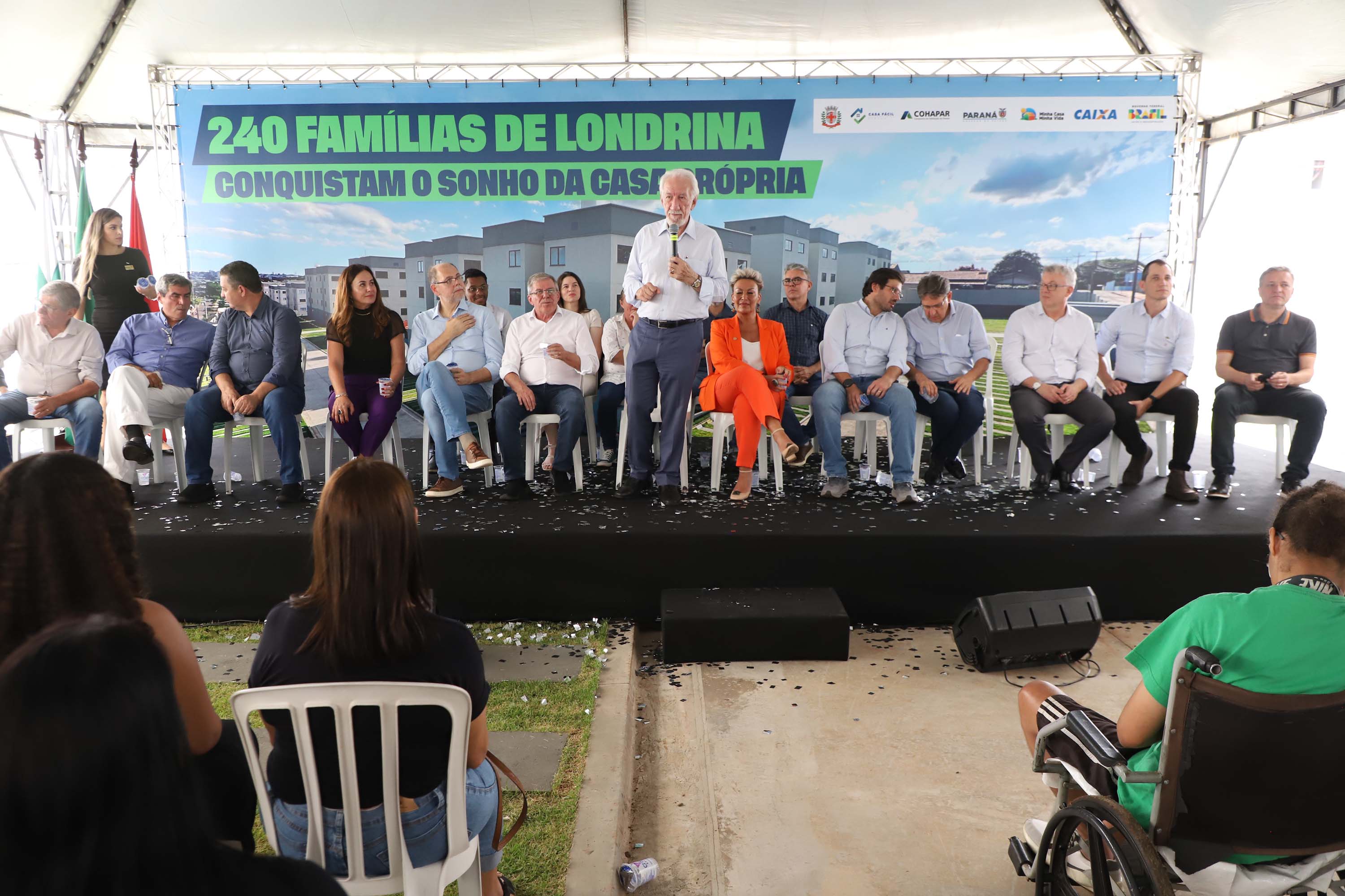 Programa Casa Fácil: vice-governador entrega residencial com 240 unidades em Londrina