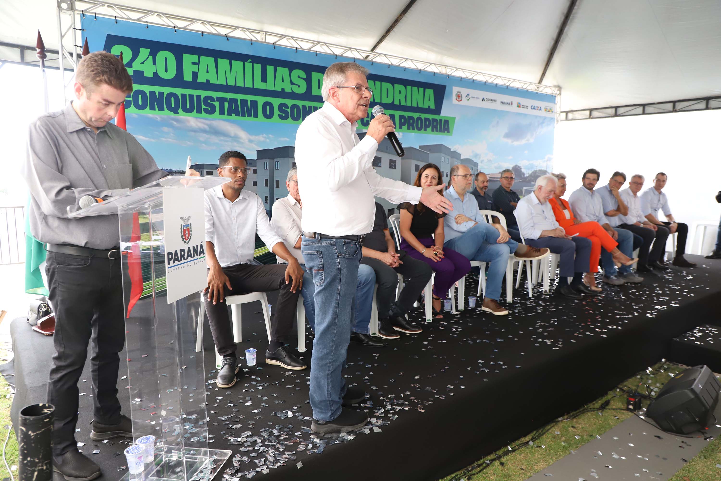 Programa Casa Fácil: vice-governador entrega residencial com 240 unidades em Londrina