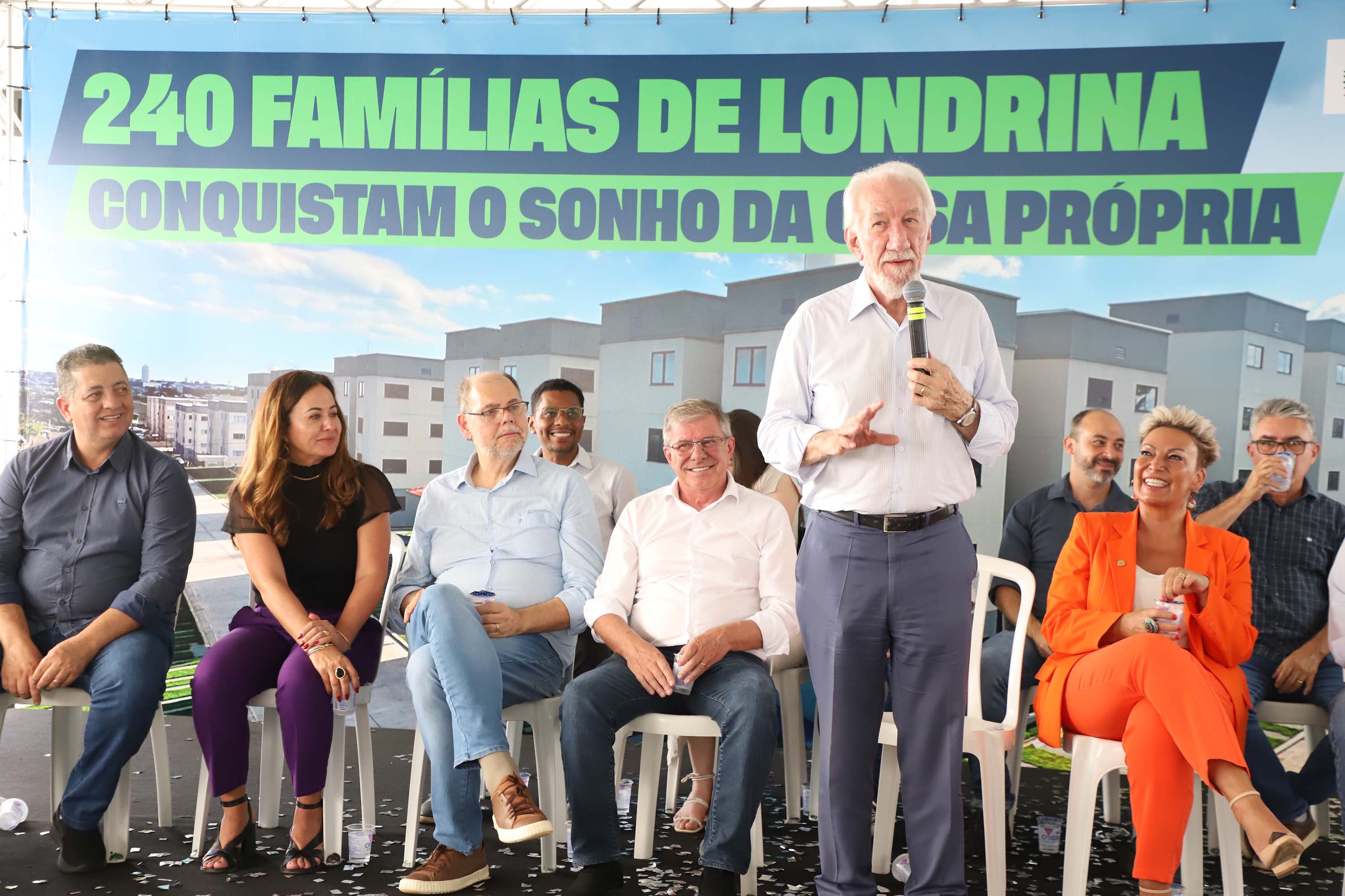 Programa Casa Fácil: vice-governador entrega residencial com 240 unidades em Londrina