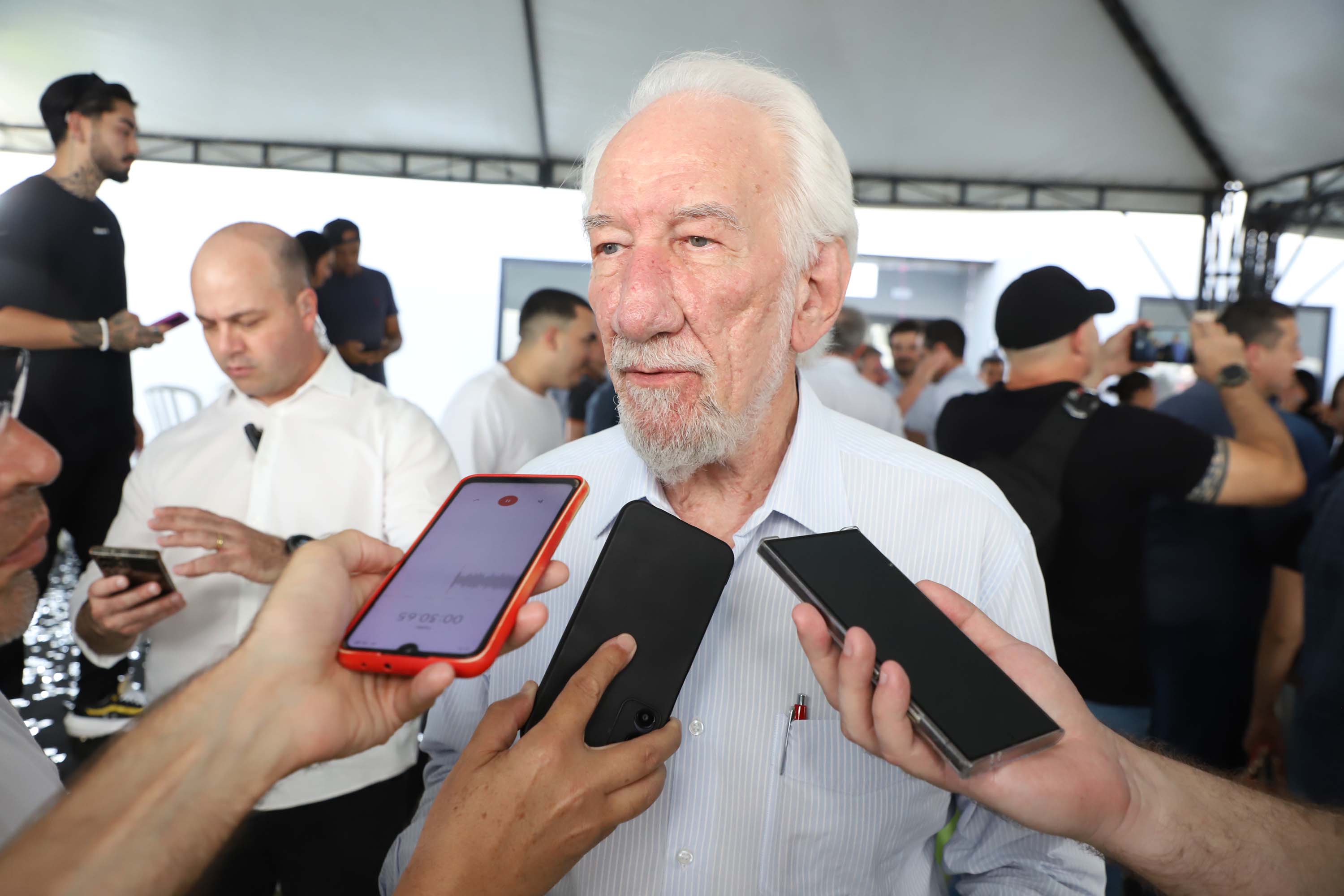 Programa Casa Fácil: vice-governador entrega residencial com 240 unidades em Londrina