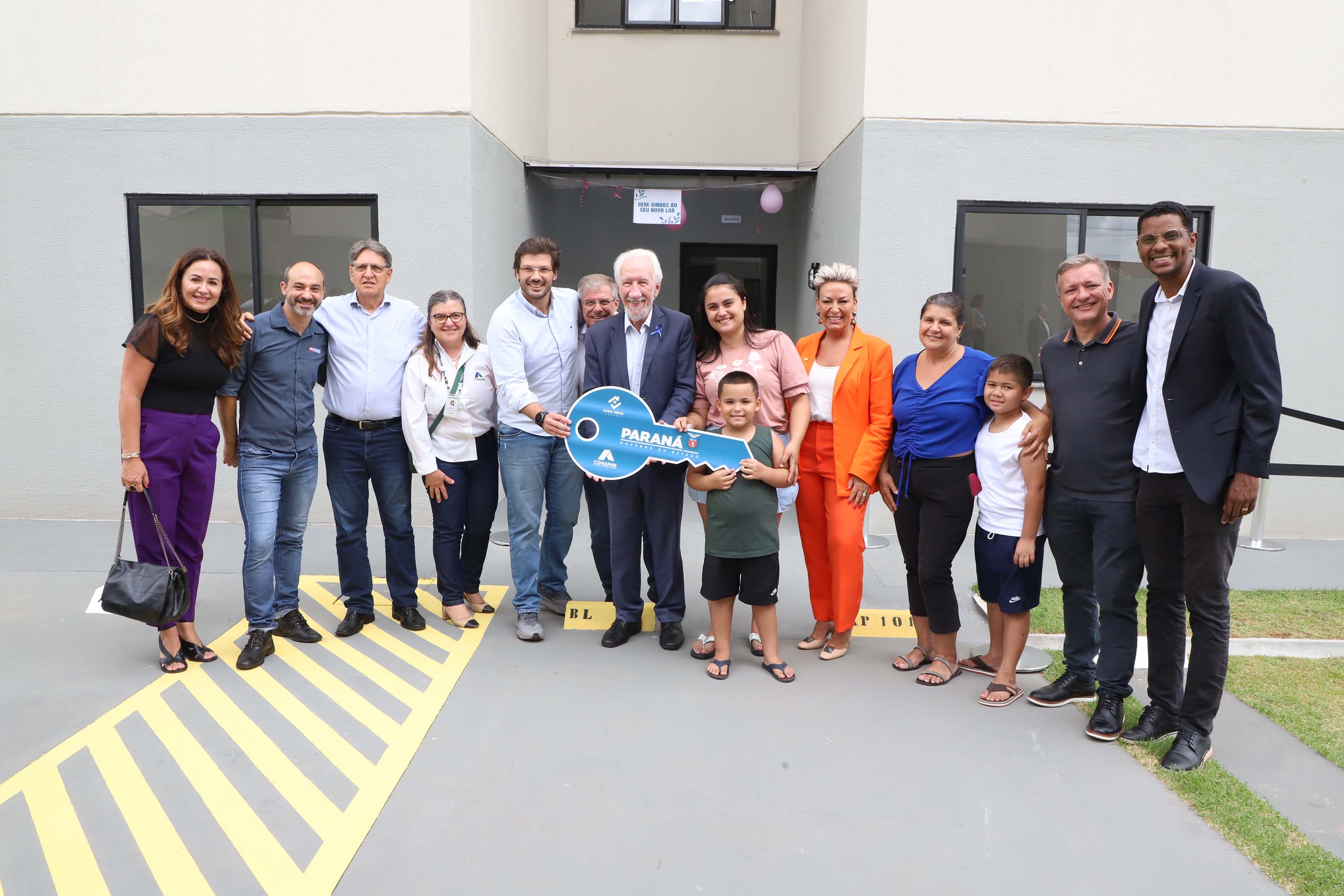 Programa Casa Fácil: vice-governador entrega residencial com 240 unidades em Londrina