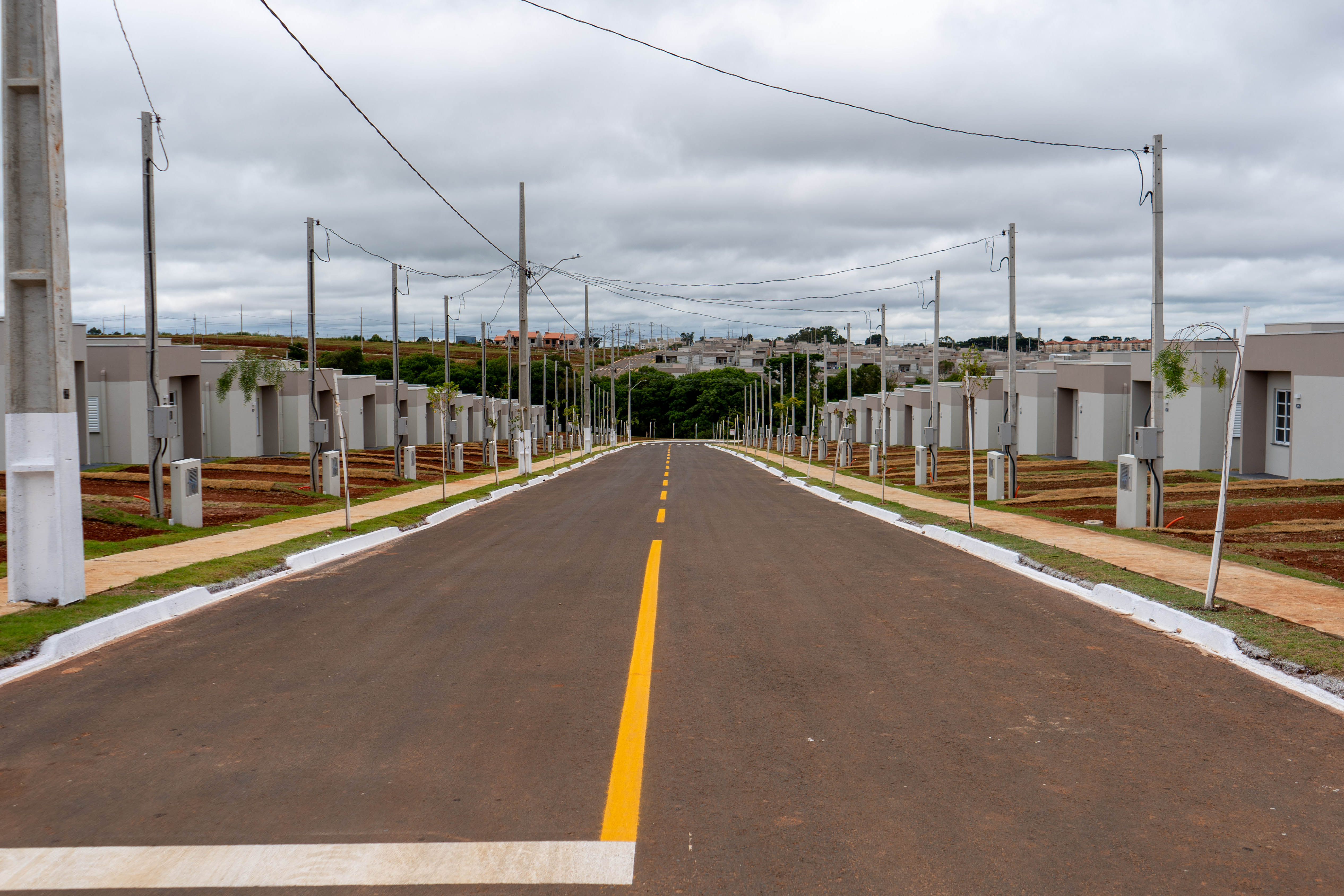 499 famílias de Ponta Grossa recebem chaves da casa própria com apoio do Estado