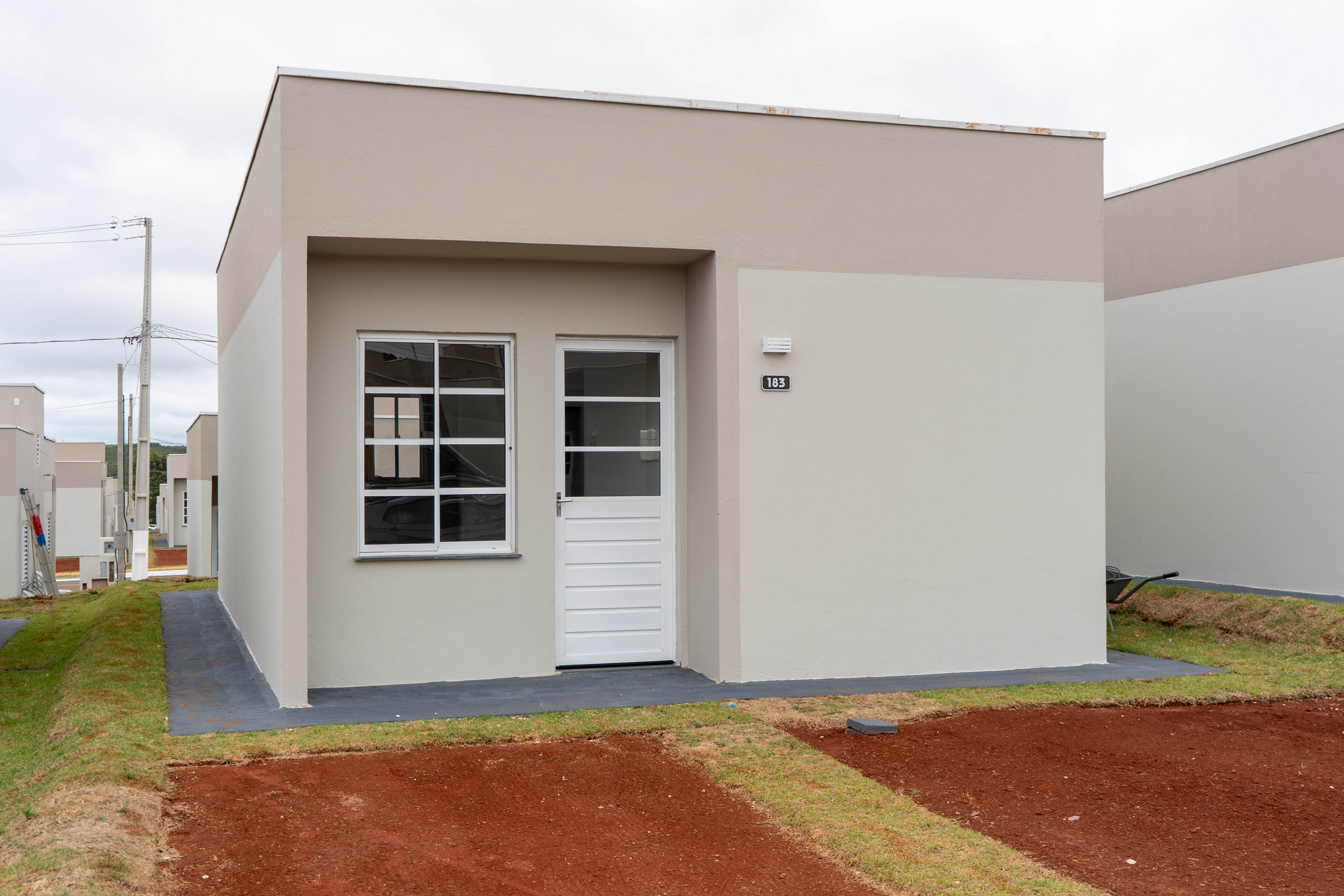 499 famílias de Ponta Grossa recebem chaves da casa própria com apoio do Estado