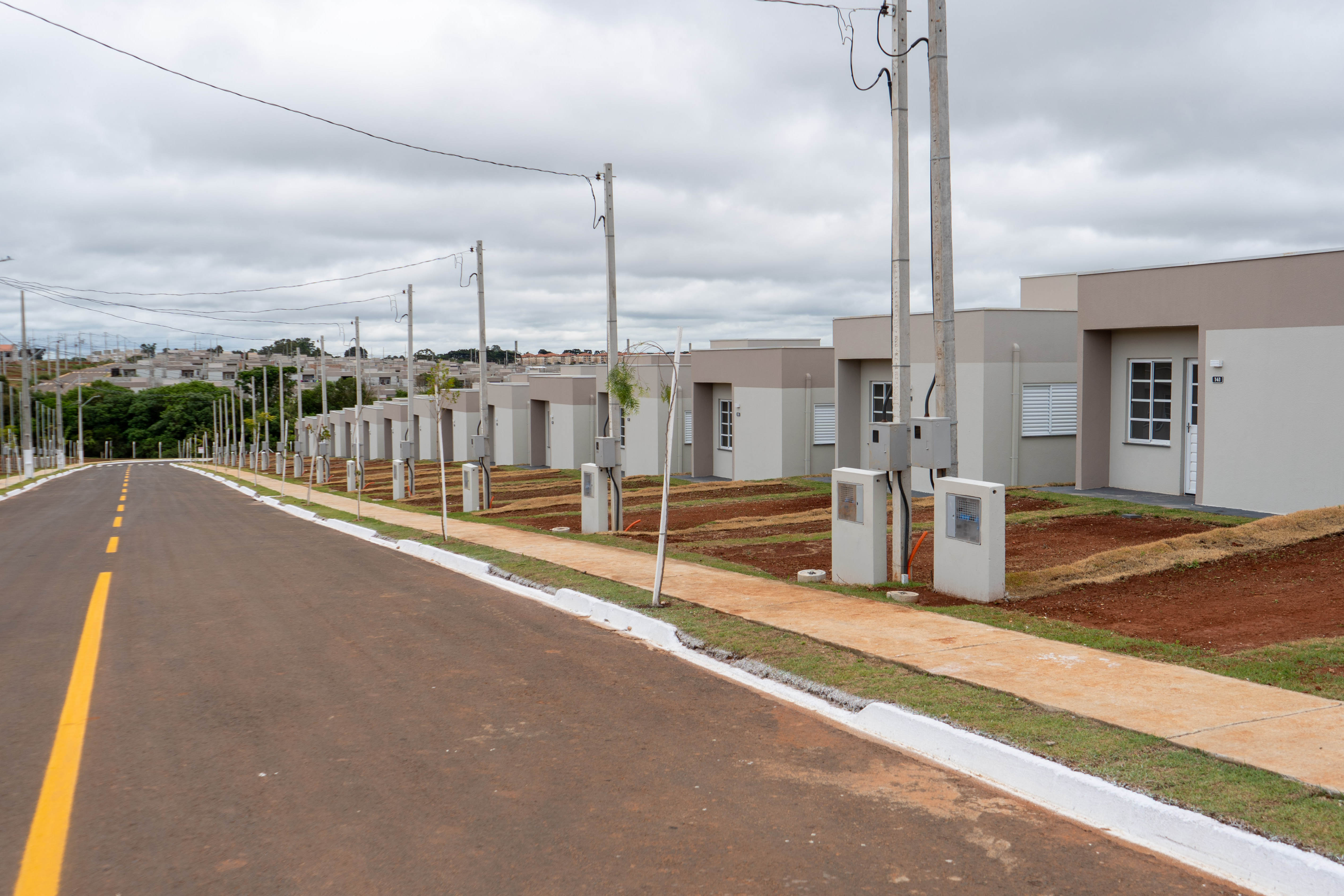 499 famílias de Ponta Grossa recebem chaves da casa própria com apoio do Estado