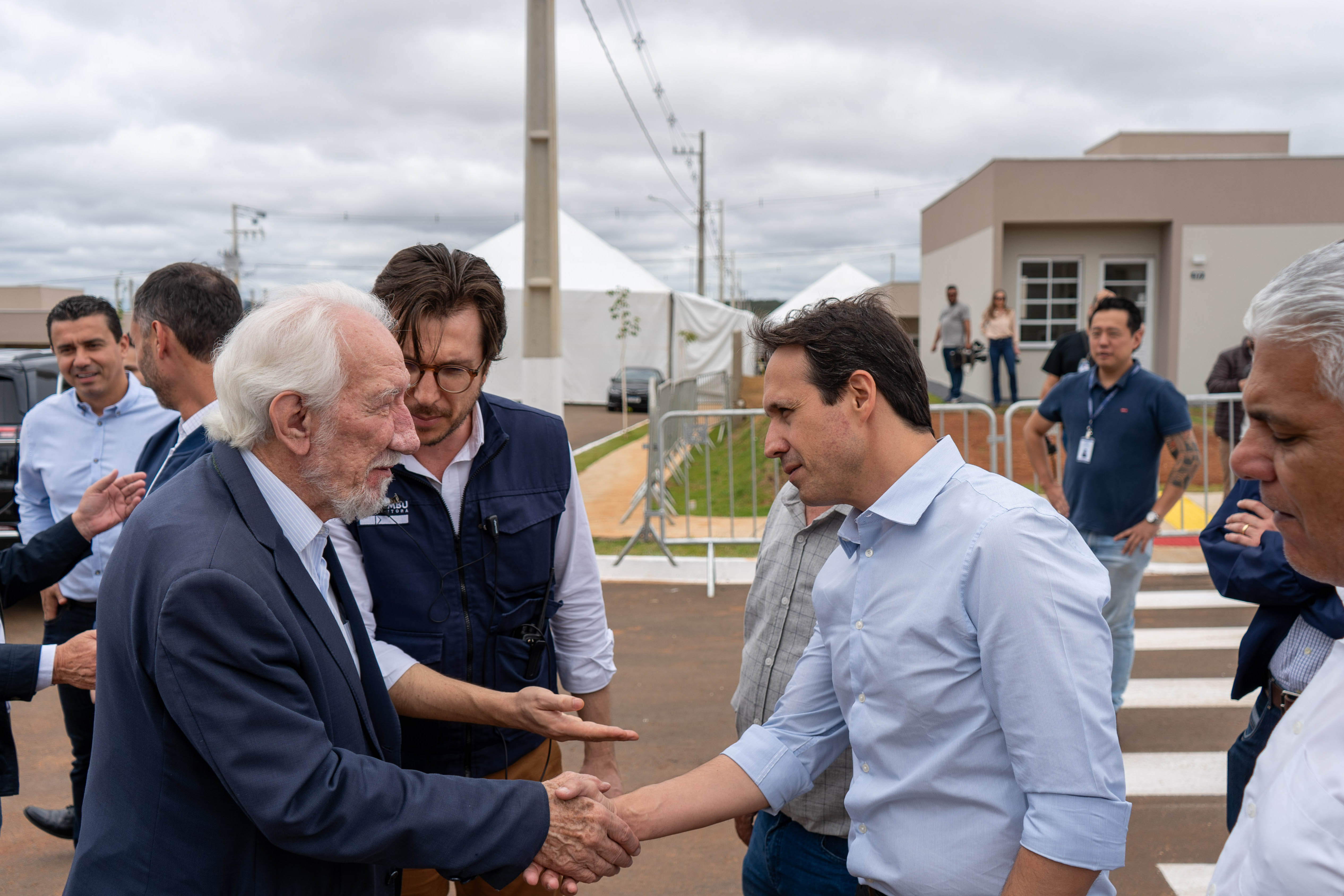 499 famílias de Ponta Grossa recebem chaves da casa própria com apoio do Estado