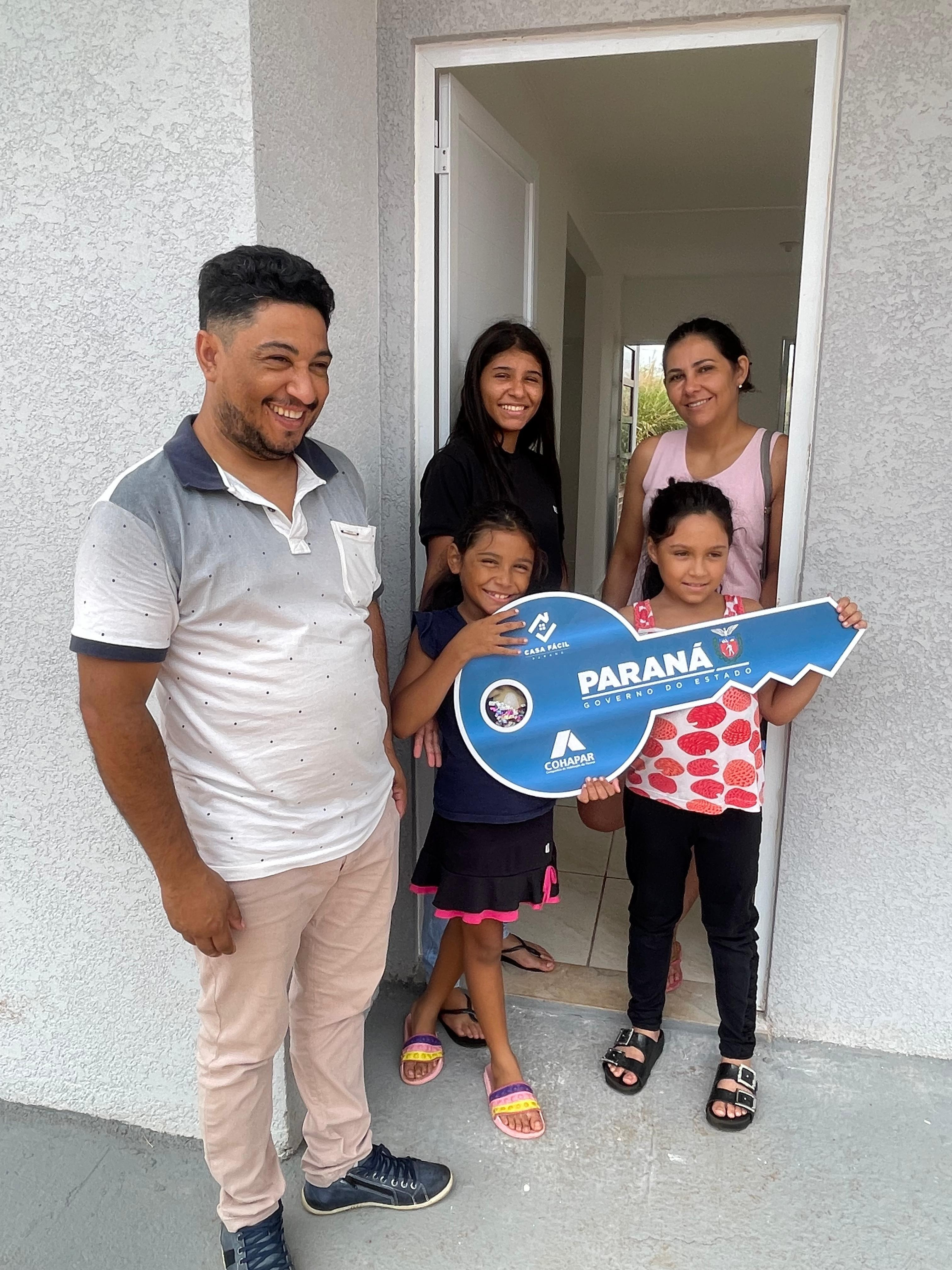 Com mais de R$ 2 milhões do Casa Fácil, 104 famílias de Campo Mourão conquistam imóveis próprios