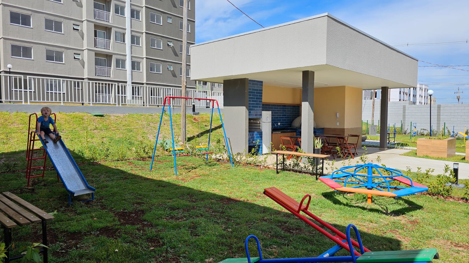 Com mais de R$ 2,4 milhões em recursos estaduais, residencial beneficia 200 famílias em Cascavel