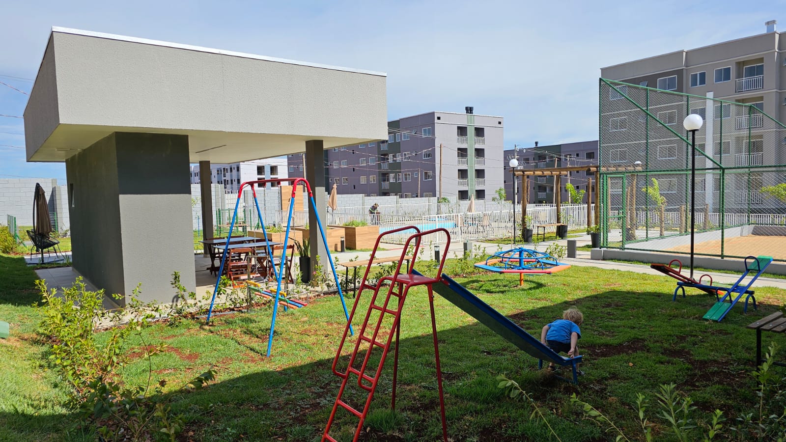 Com mais de R$ 2,4 milhões em recursos estaduais, residencial beneficia 200 famílias em Cascavel