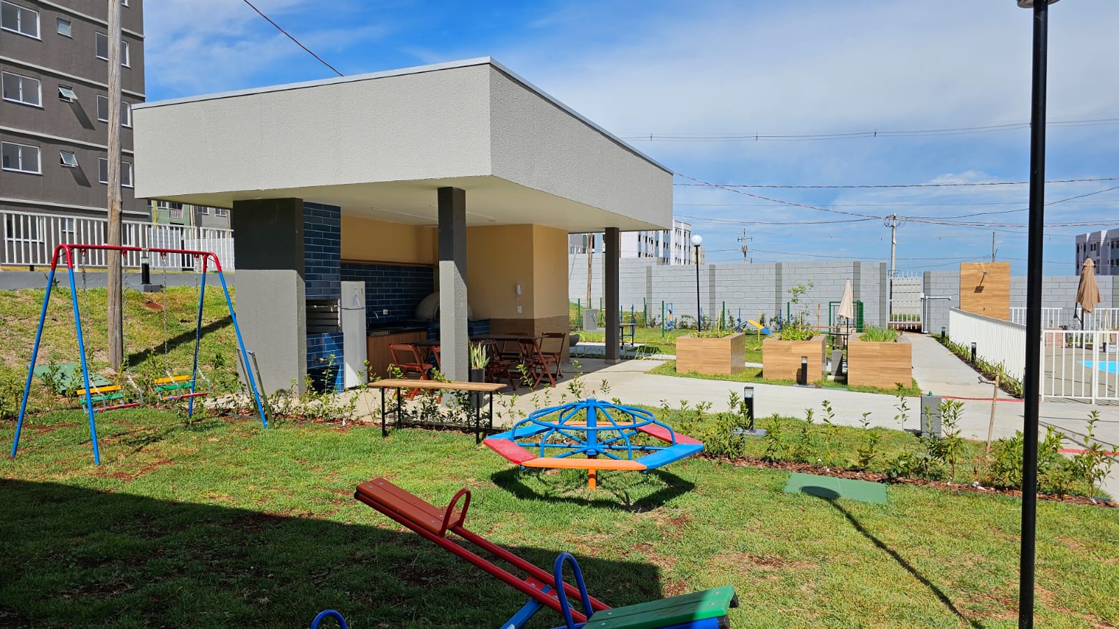 Com mais de R$ 2,4 milhões em recursos estaduais, residencial beneficia 200 famílias em Cascavel