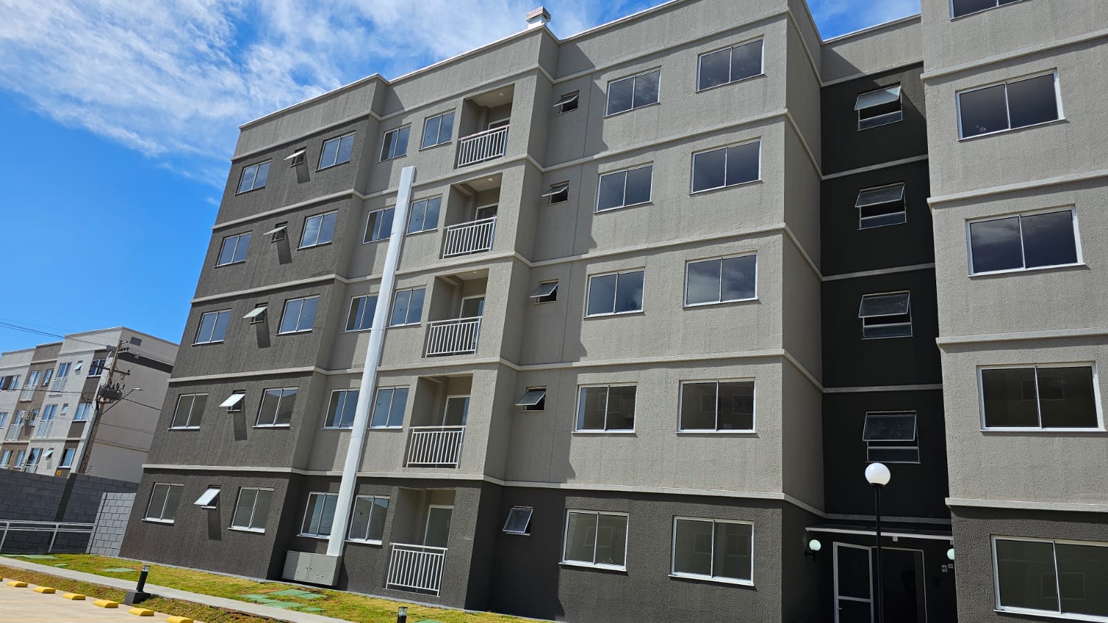 Com mais de R$ 2,4 milhões em recursos estaduais, residencial beneficia 200 famílias em Cascavel