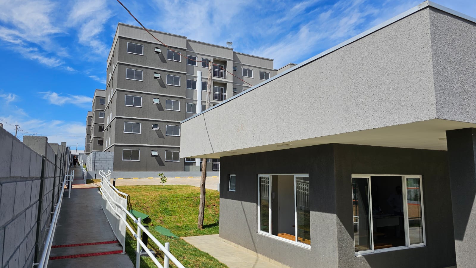 Com mais de R$ 2,4 milhões em recursos estaduais, residencial beneficia 200 famílias em Cascavel